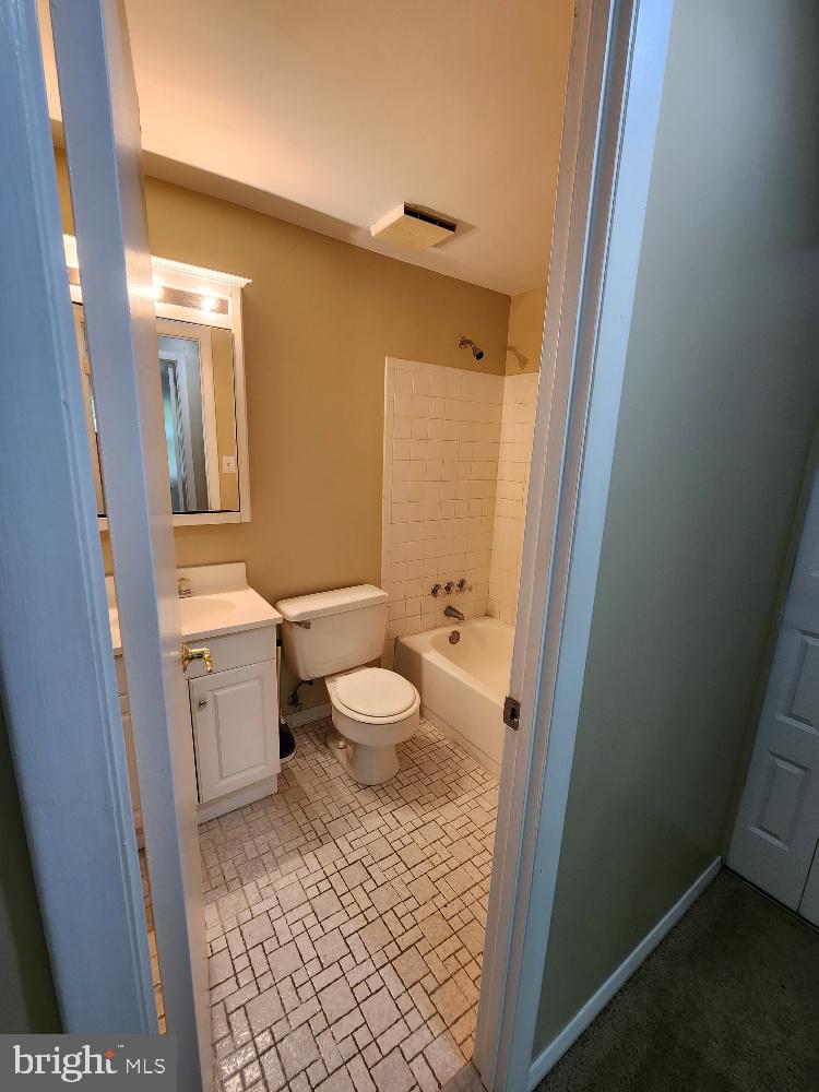 CROFTON SQUARE - Residential Lease