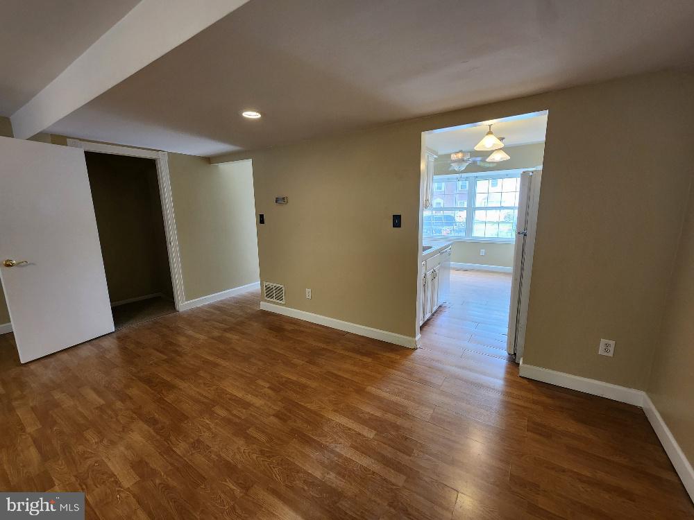 CROFTON SQUARE - Residential Lease