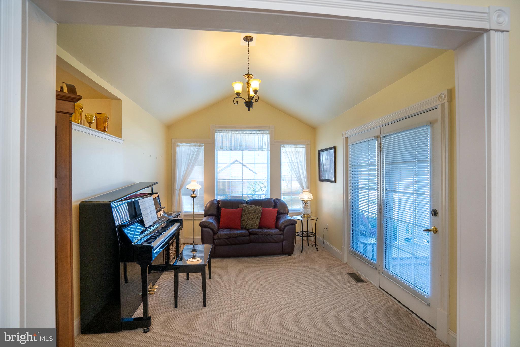 ENGLISH MEADOWS - Residential