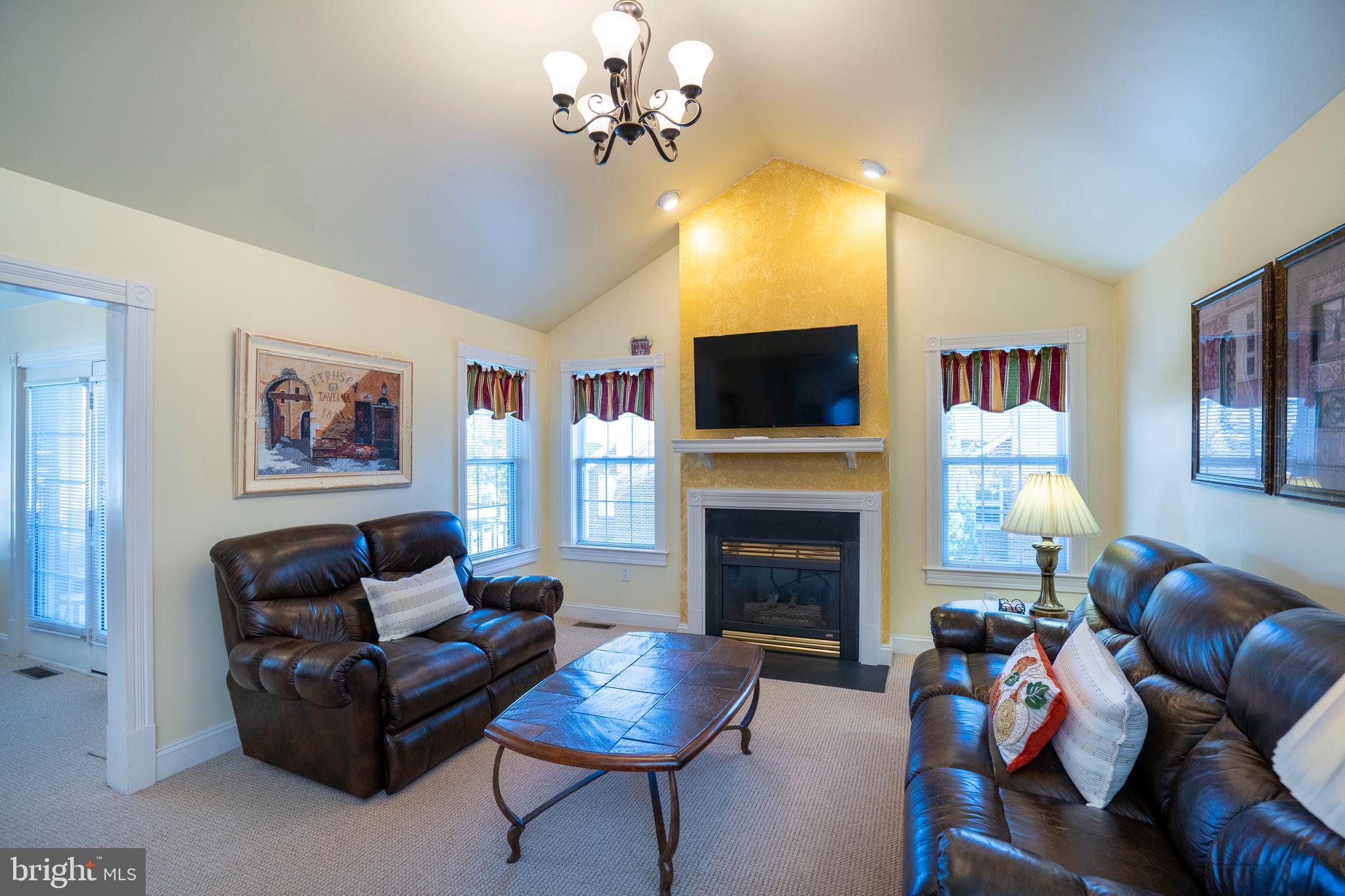 ENGLISH MEADOWS - Residential