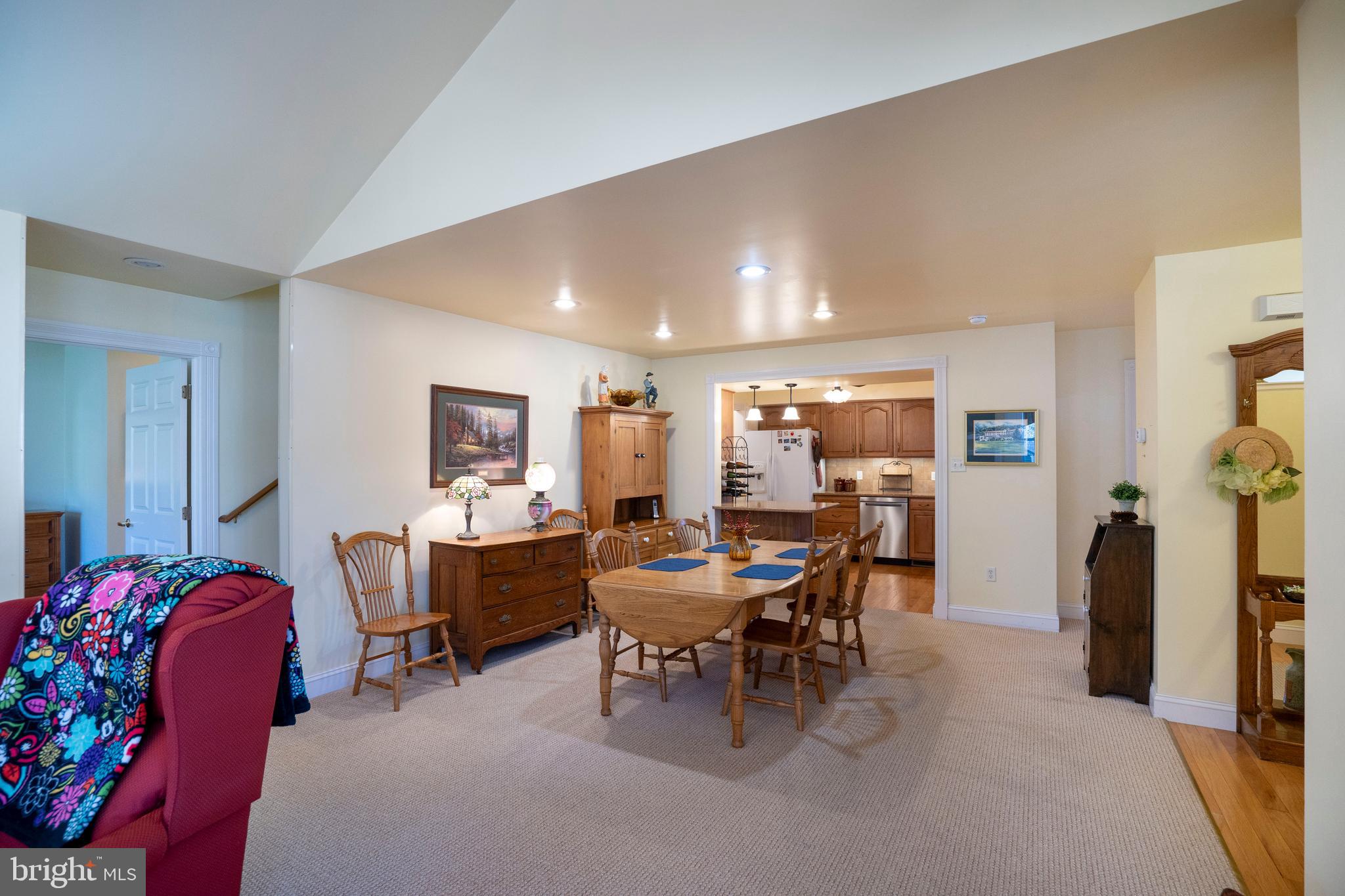 ENGLISH MEADOWS - Residential