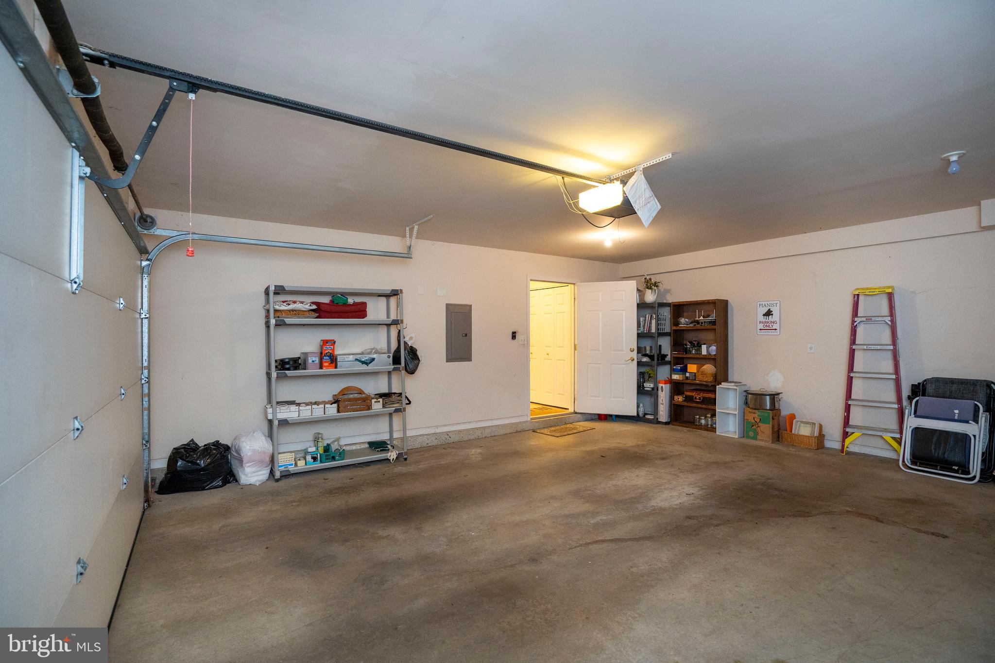 ENGLISH MEADOWS - Residential