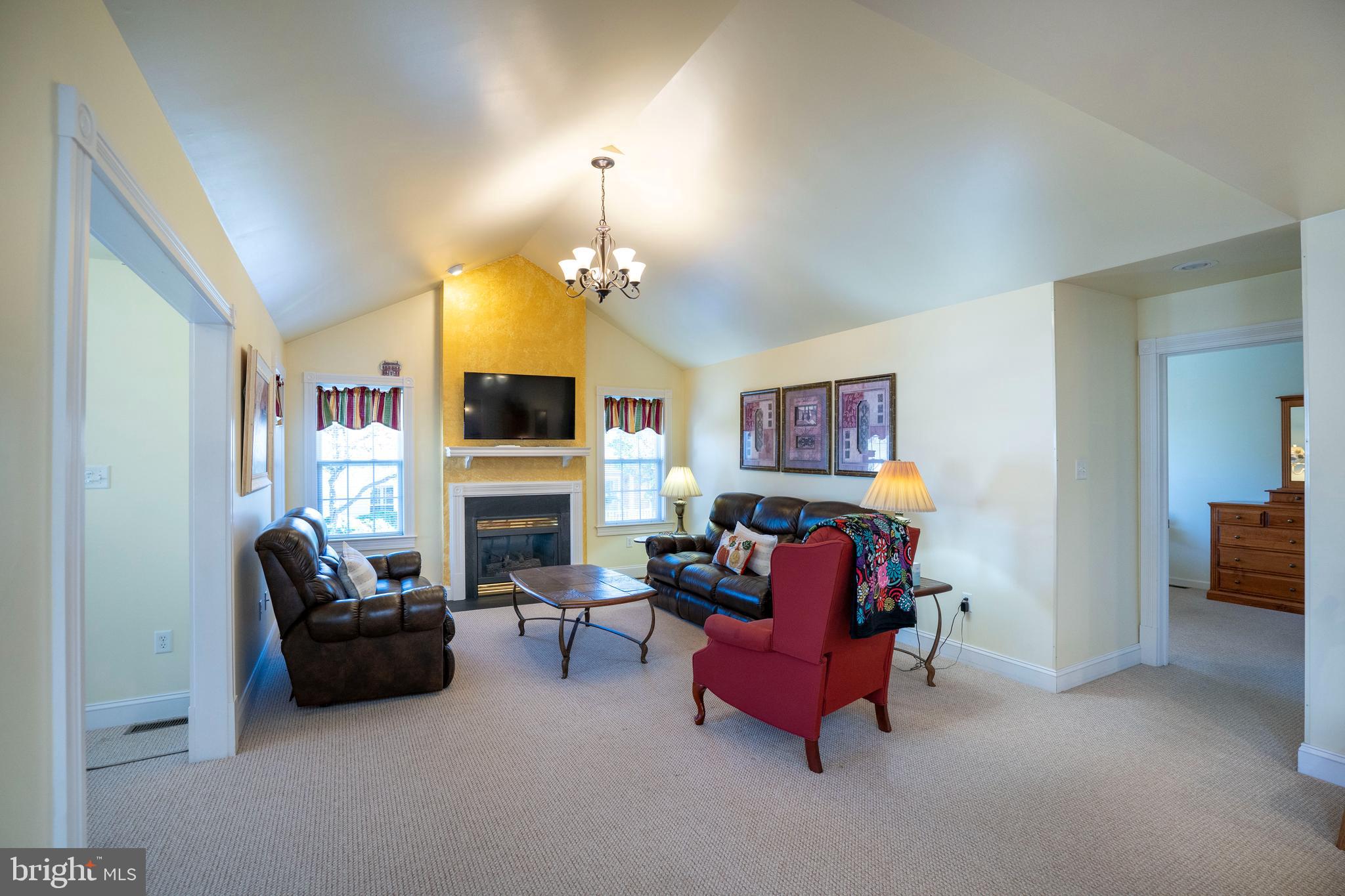 ENGLISH MEADOWS - Residential