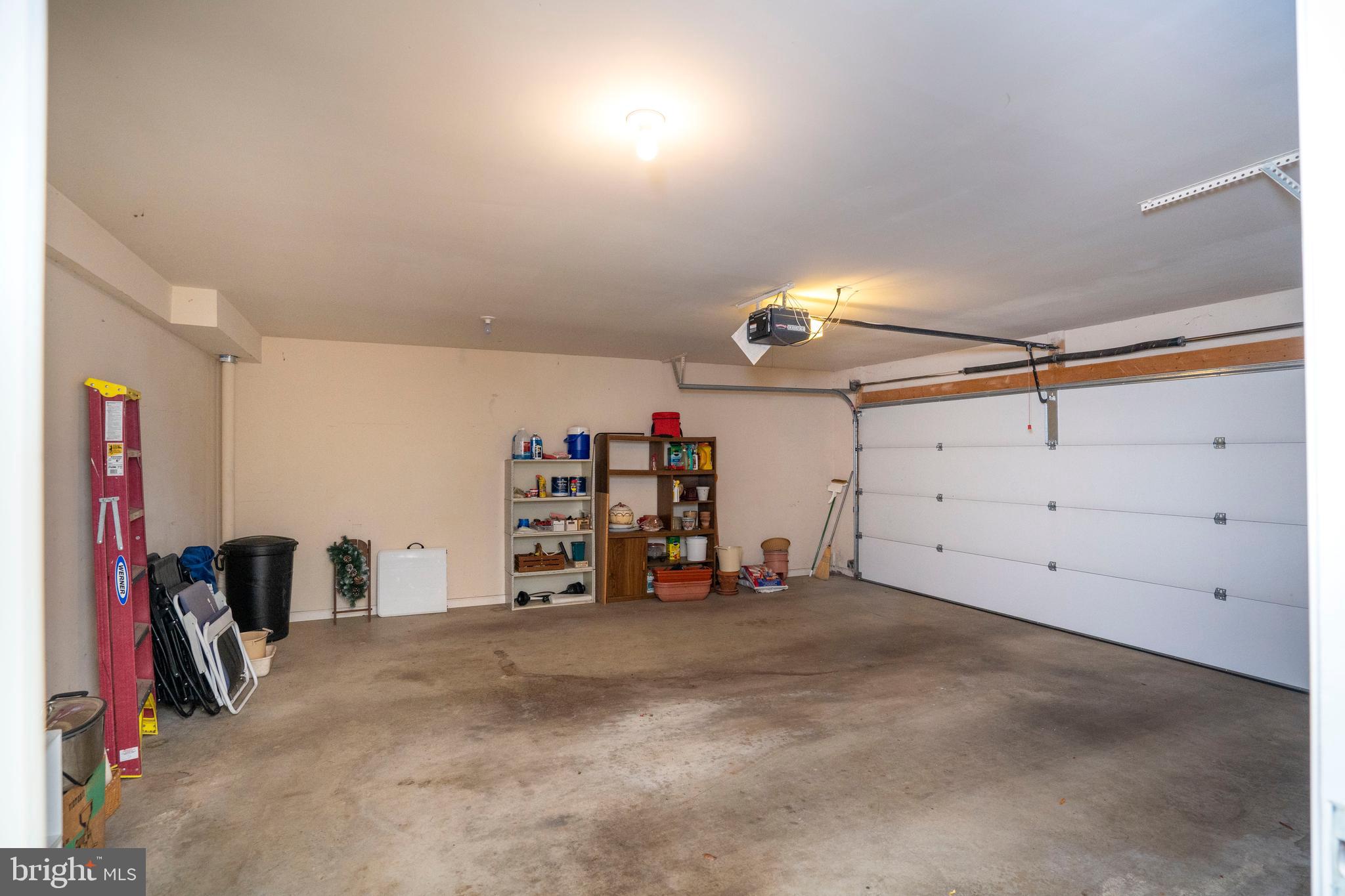 ENGLISH MEADOWS - Residential