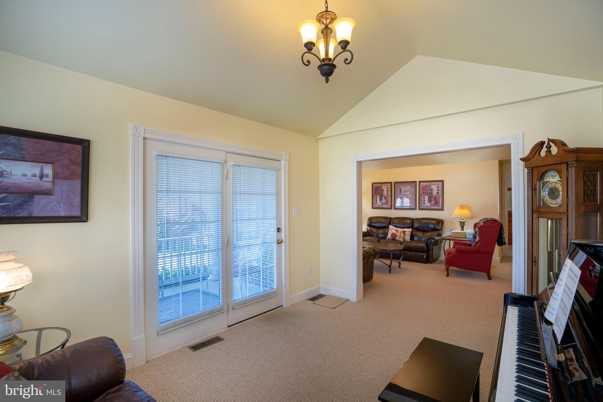 ENGLISH MEADOWS - Residential