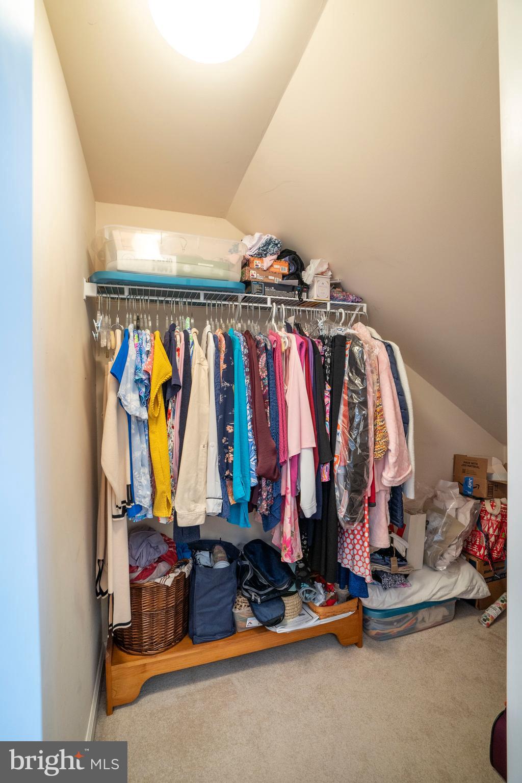 ENGLISH MEADOWS - Residential