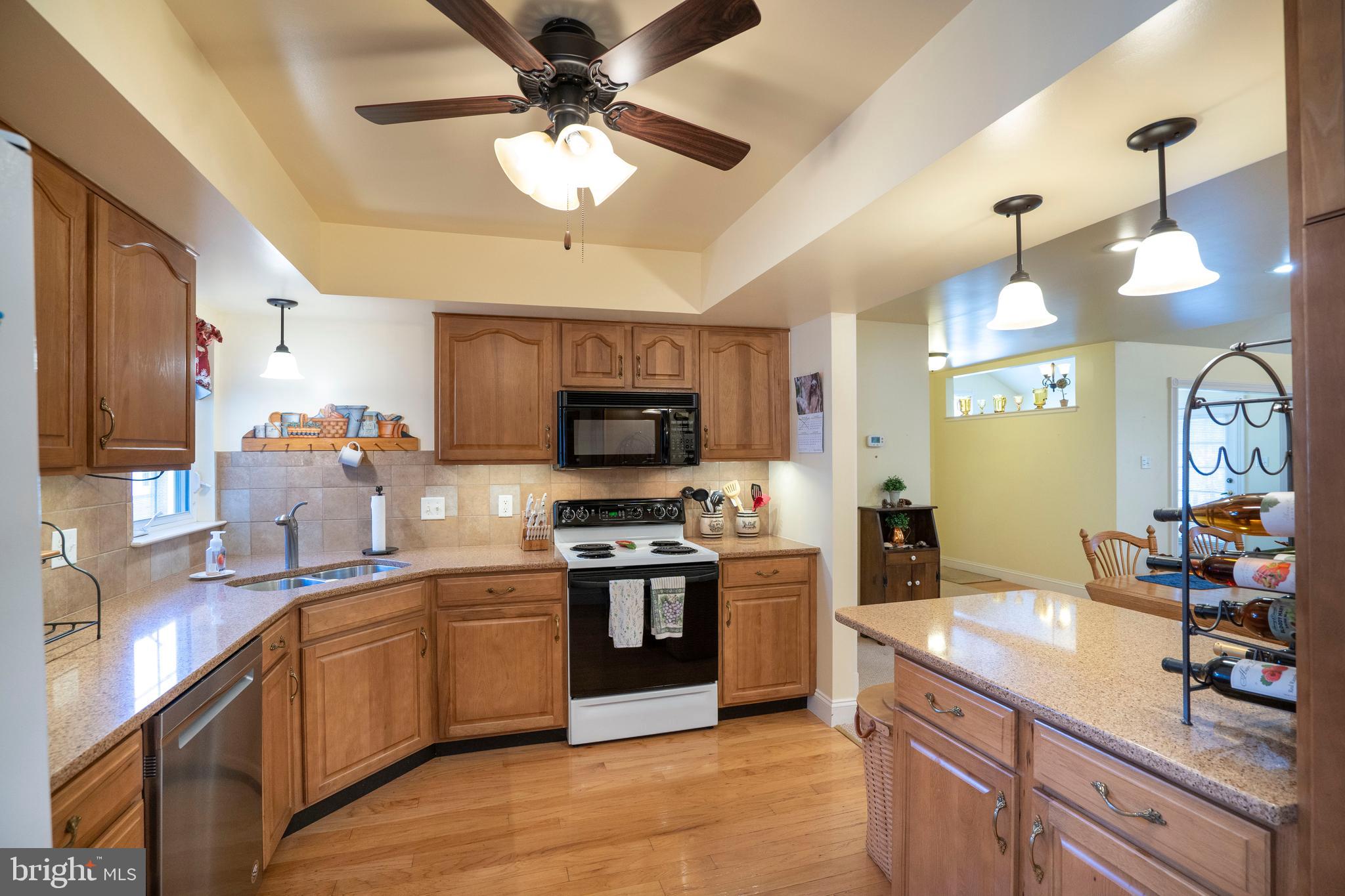 ENGLISH MEADOWS - Residential