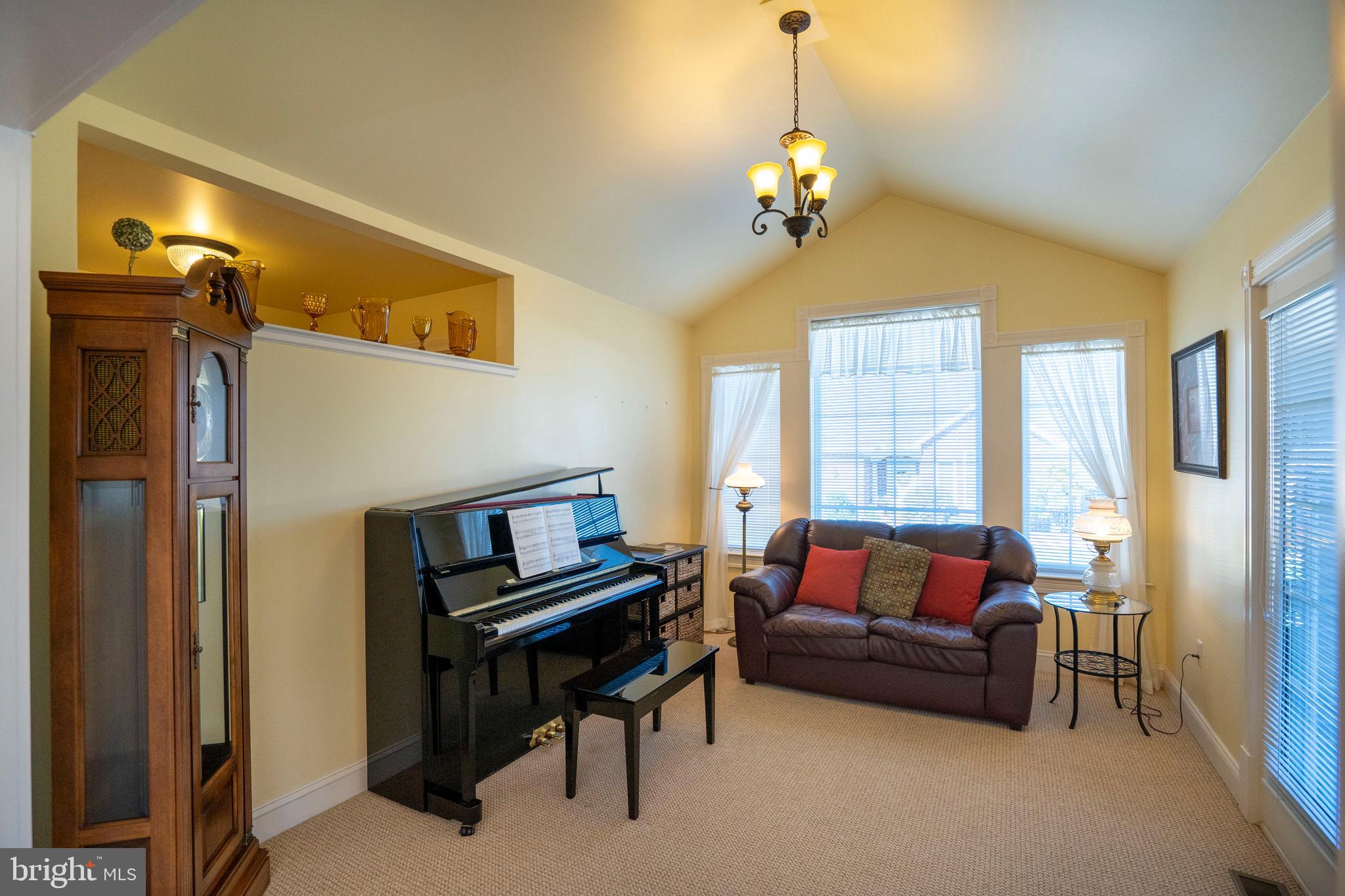 ENGLISH MEADOWS - Residential