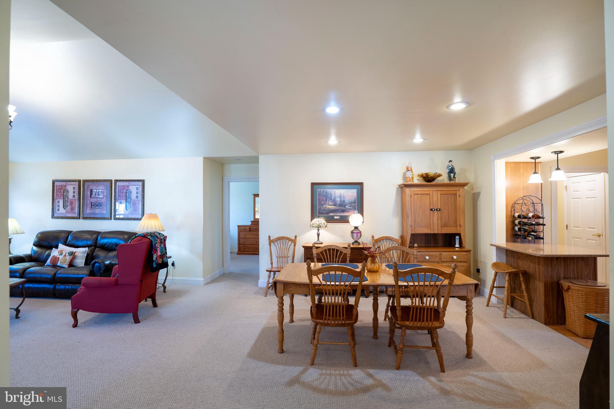 ENGLISH MEADOWS - Residential