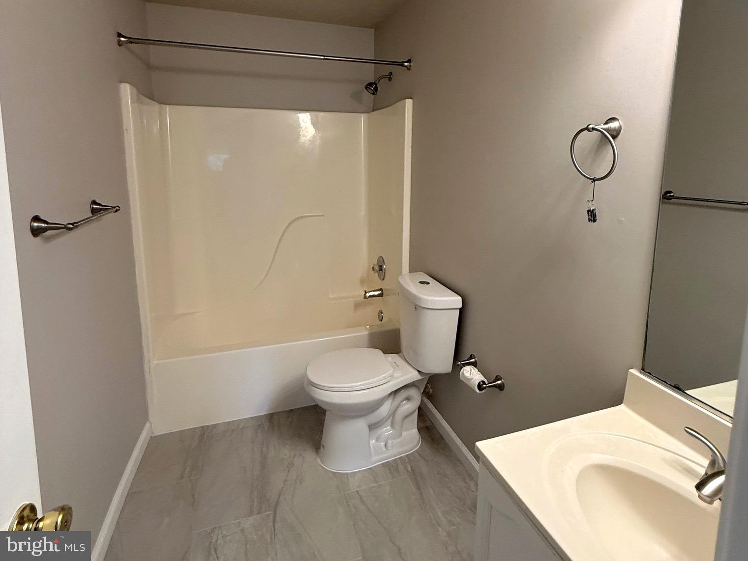 PARKVIEW CONDOMINIUMS - Residential Lease