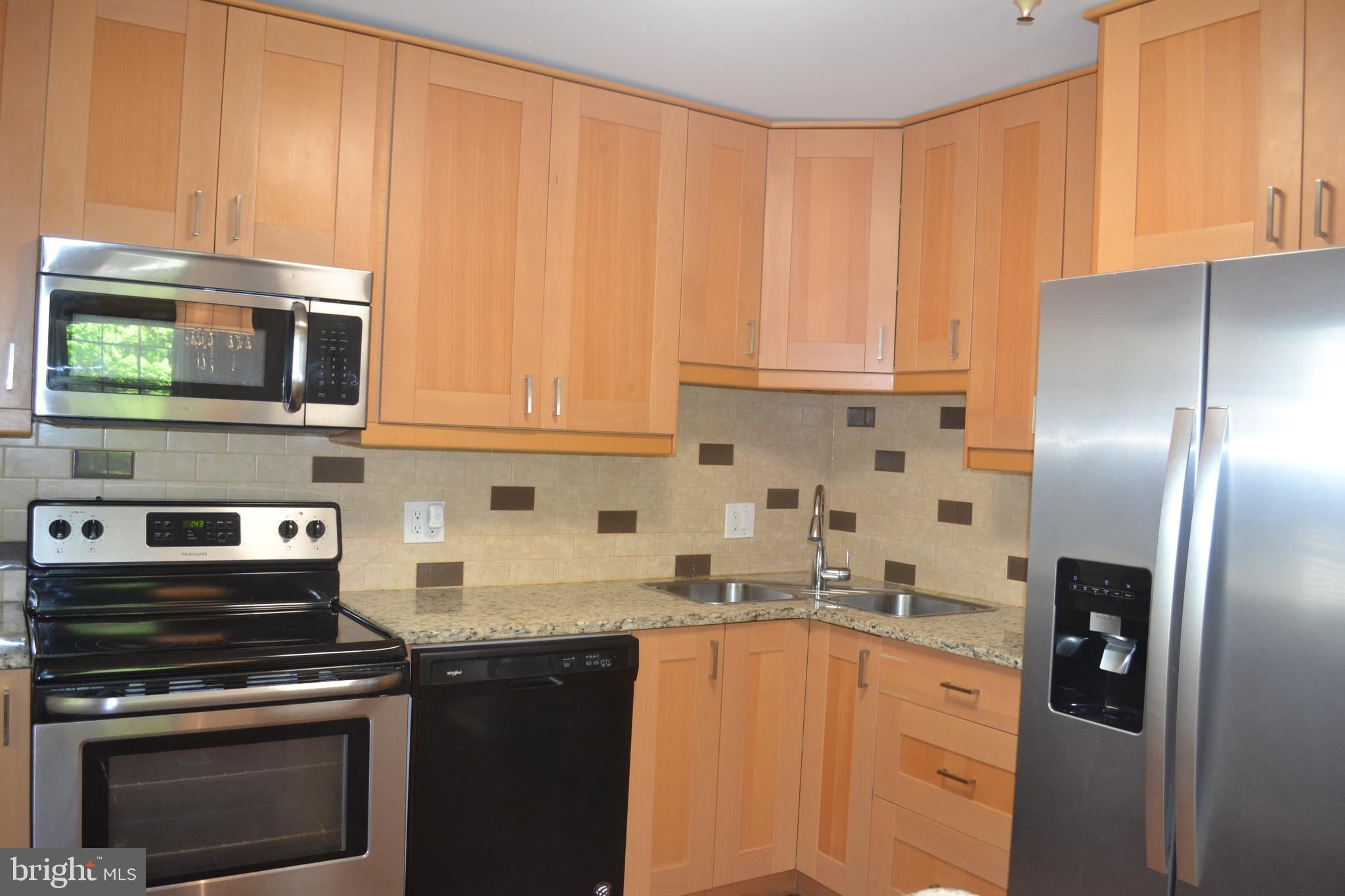 1 INGLESIDE COURT
