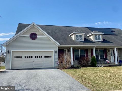 Photo of 5115 Oak Leaf Drive, MOUNT JOY, PA 17552 (MLS # PALA2066132)