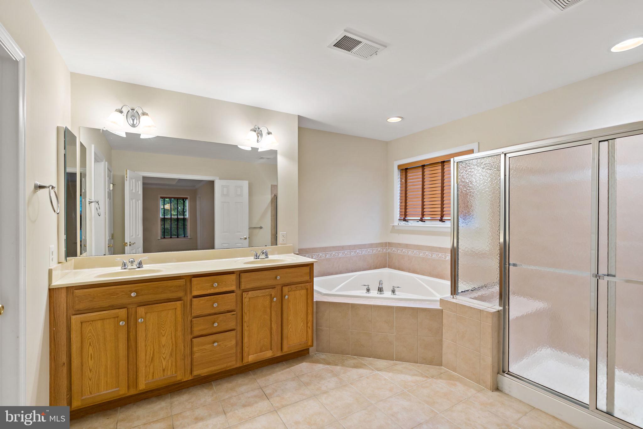 RIVER CREST - Residential