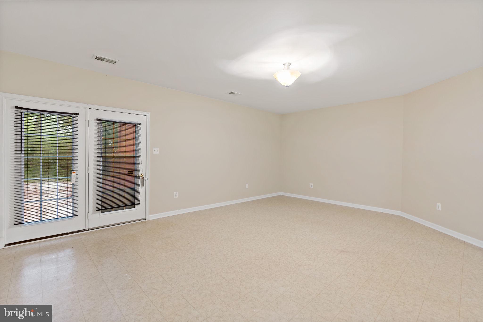 RIVER CREST - Residential