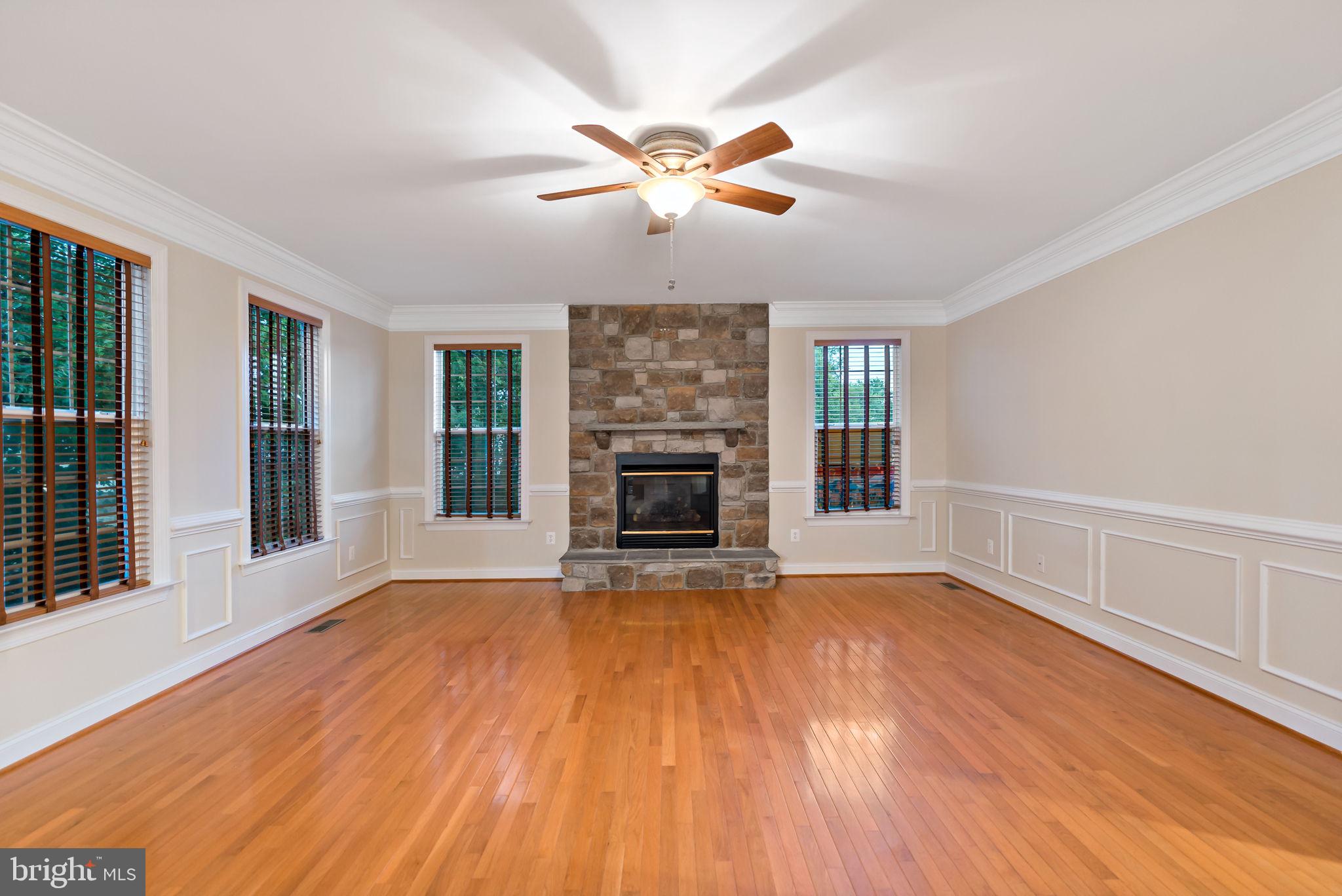 RIVER CREST - Residential