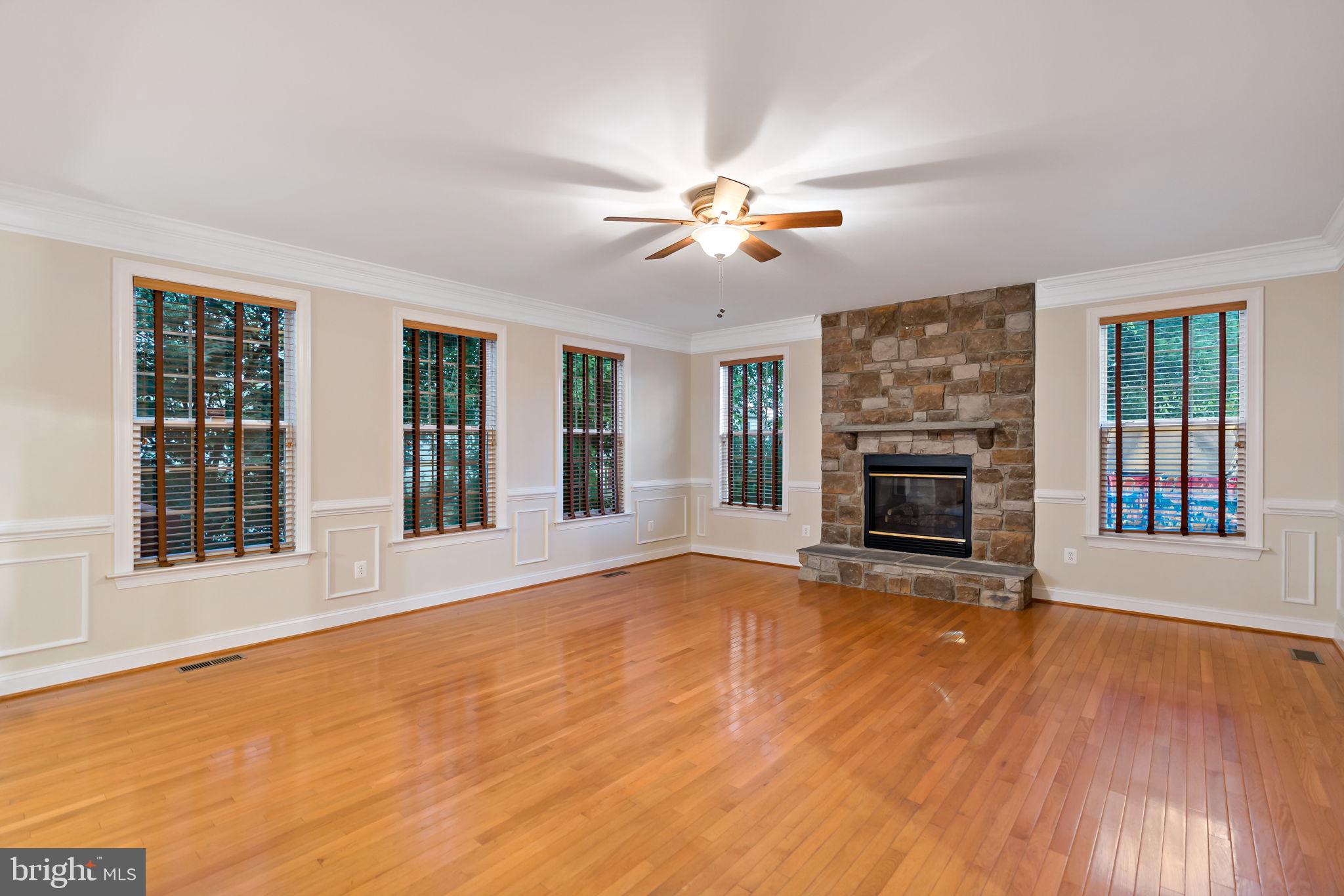 RIVER CREST - Residential