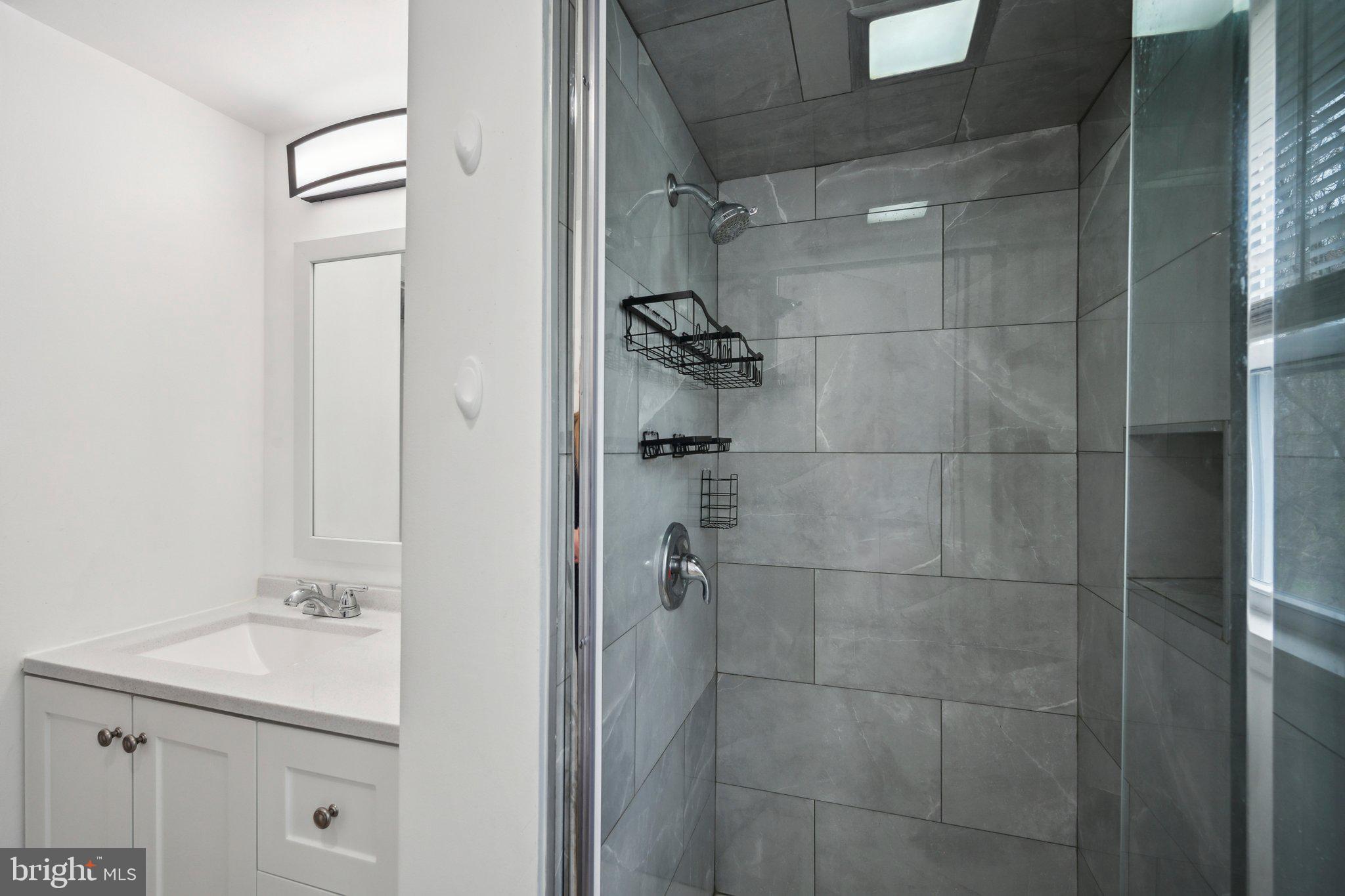 PINE KNOLL - Residential Lease