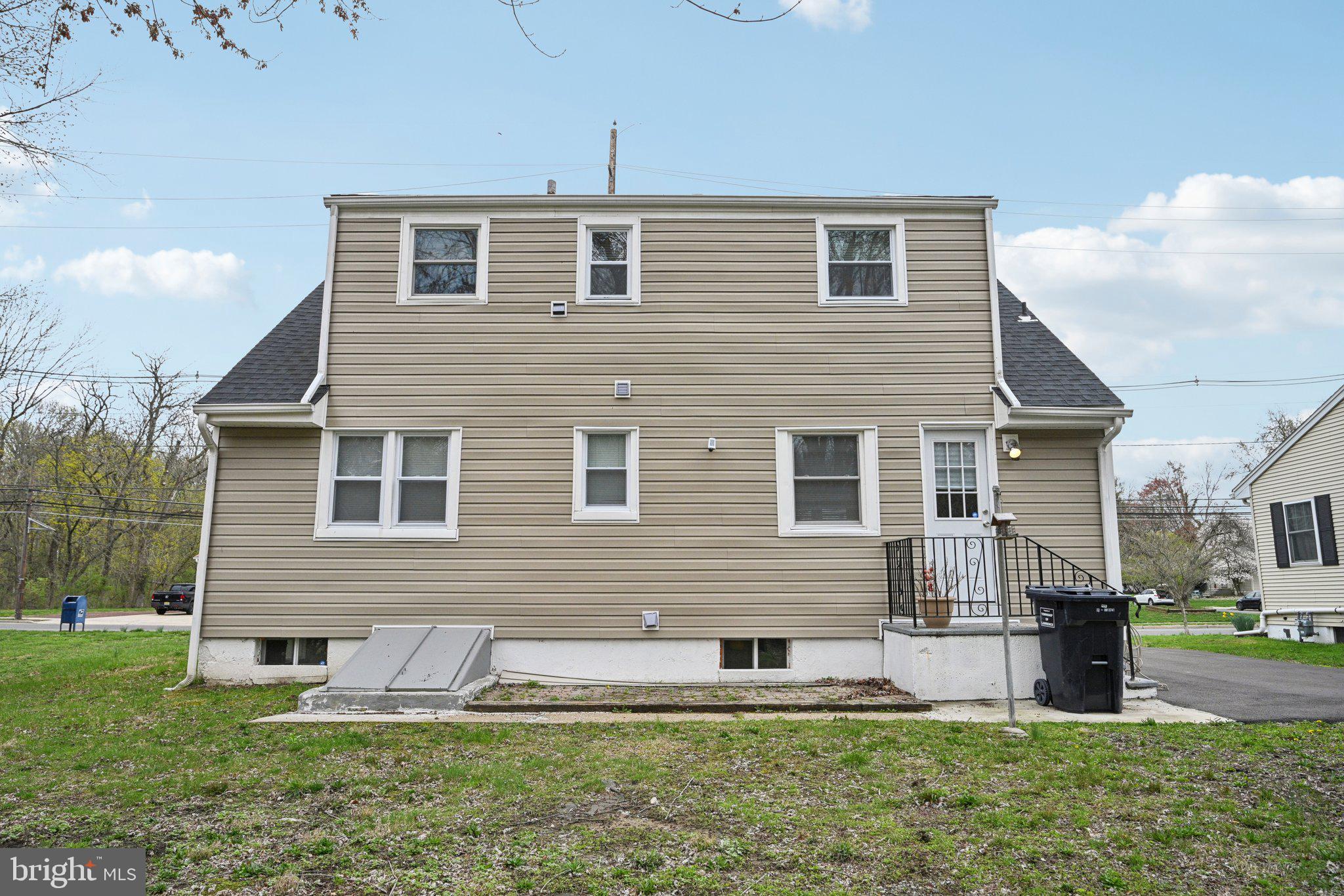 PINE KNOLL - Residential Lease