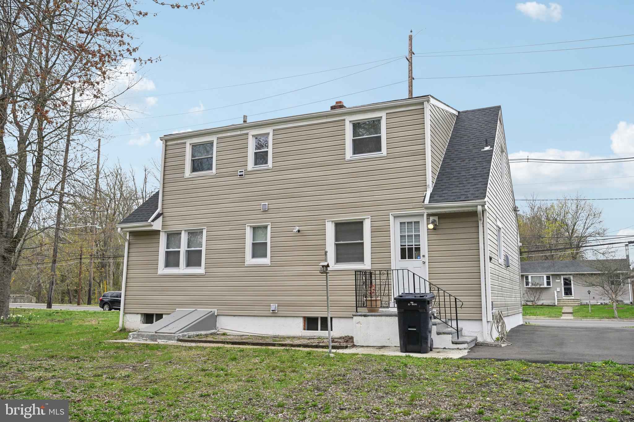 PINE KNOLL - Residential Lease