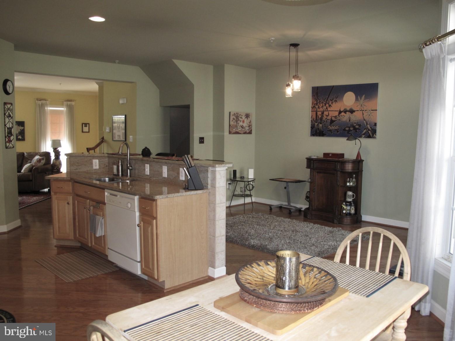 KINGSVIEW VILLAGE - Residential Lease