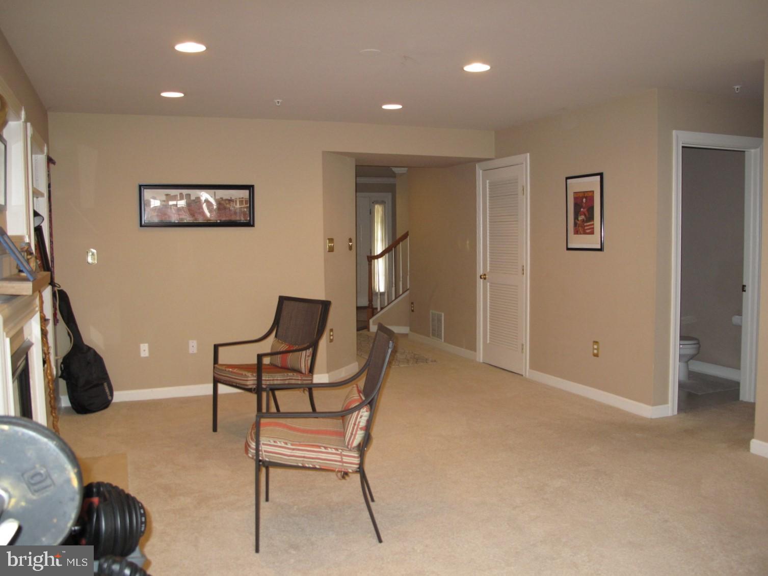 KINGSVIEW VILLAGE - Residential Lease