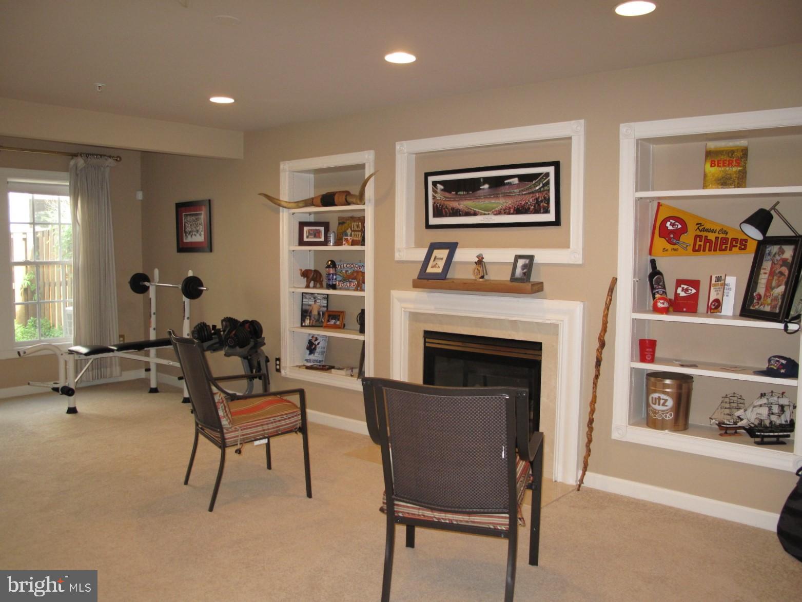 KINGSVIEW VILLAGE - Residential Lease