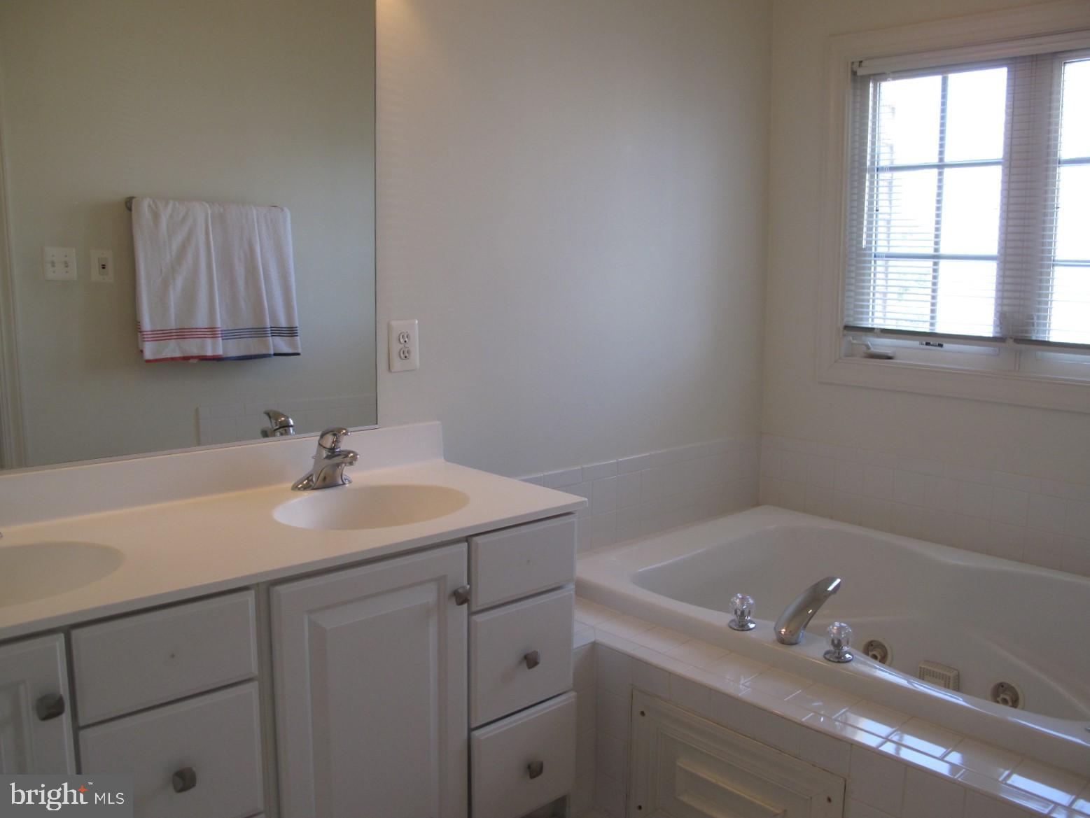 KINGSVIEW VILLAGE - Residential Lease