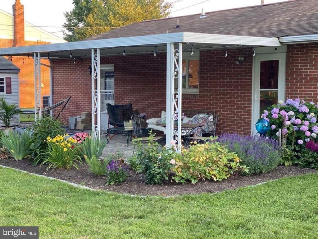 Photo of 841 MARTIN AVE, EPHRATA, PA 17522 (MLS # PALA2032520)