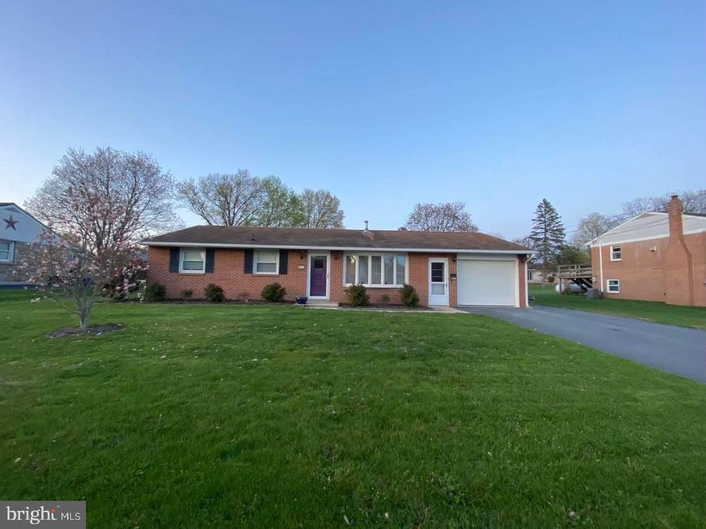 Photo of 841 MARTIN AVE, EPHRATA, PA 17522 (MLS # PALA2032520)