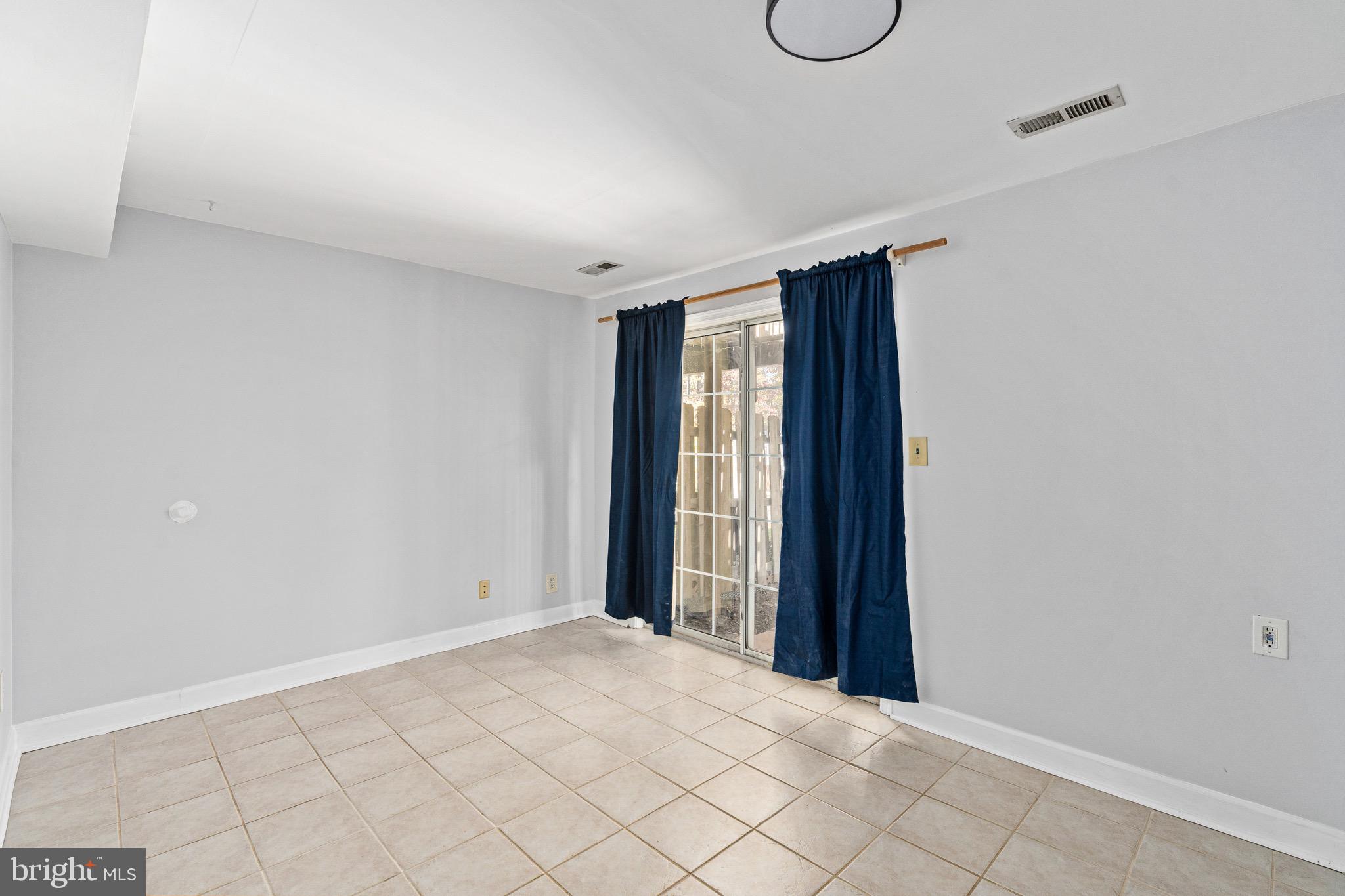 KINGS CREST AT SALEM STATION - Residential