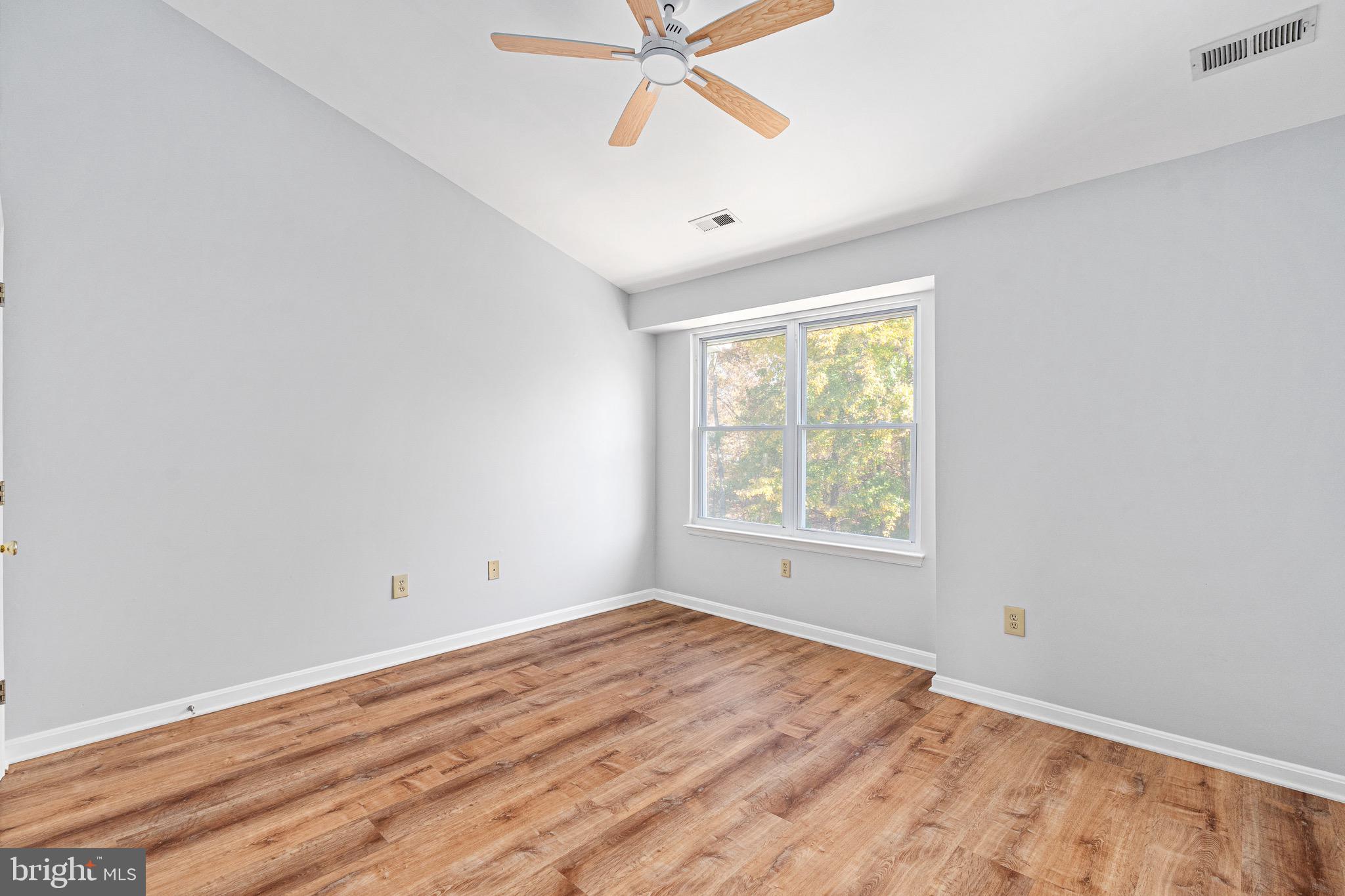 KINGS CREST AT SALEM STATION - Residential