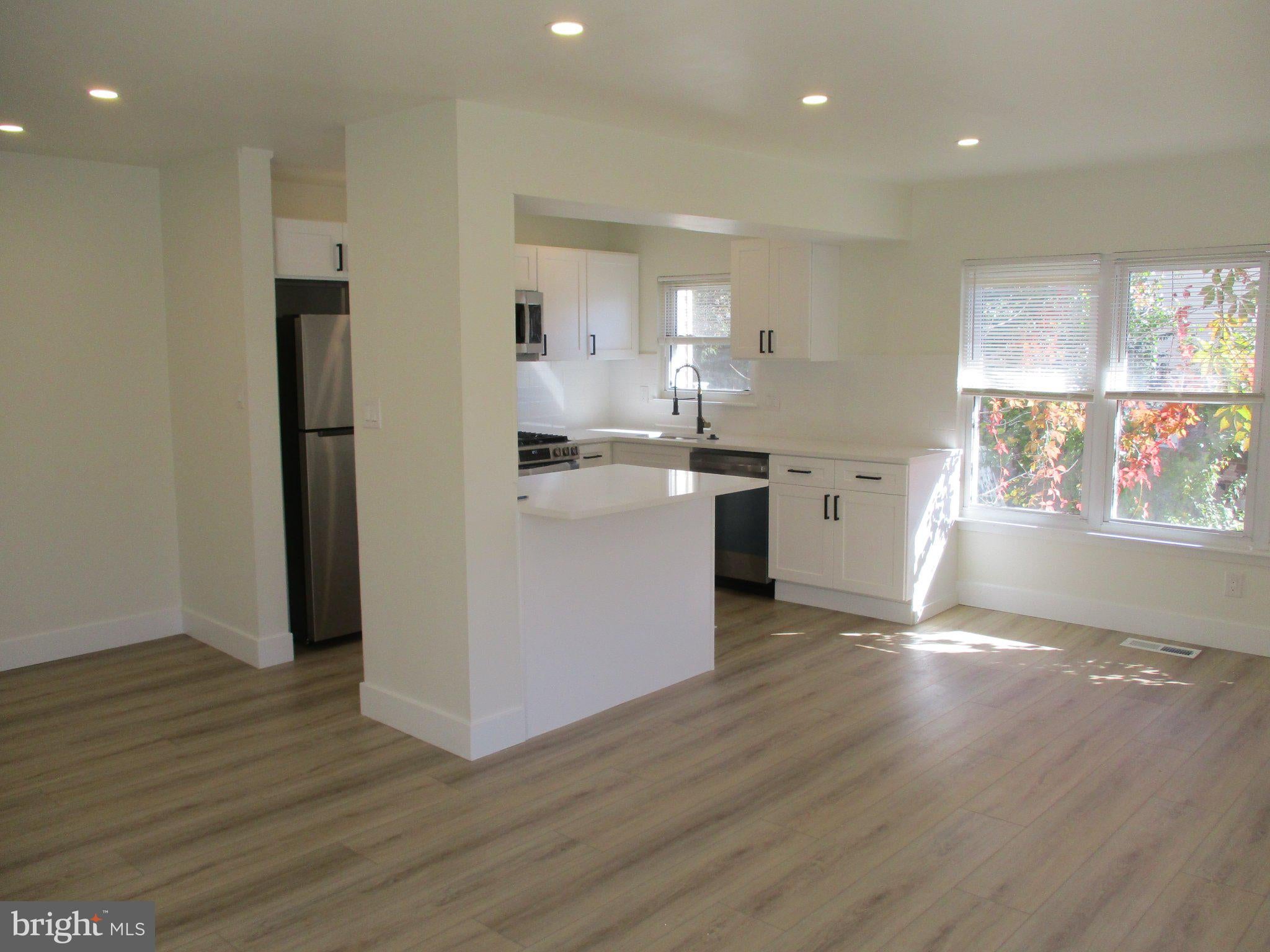 9381 NEIL ROAD B