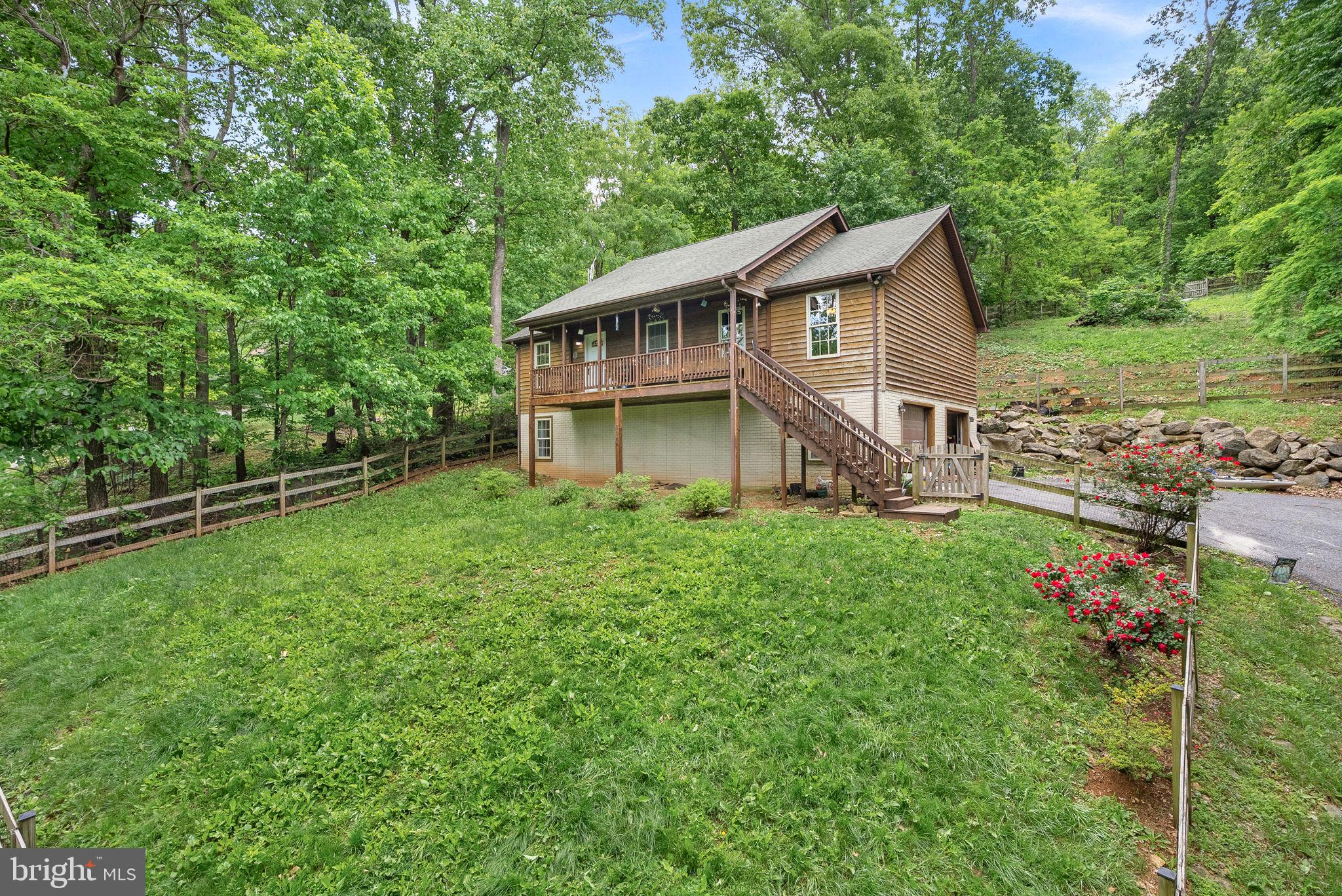 806 WINDY WAY