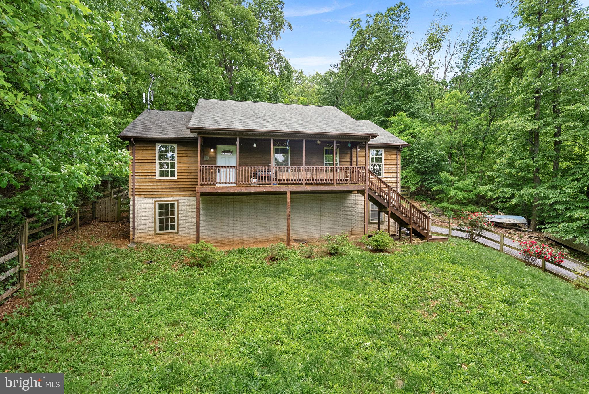 806 WINDY WAY