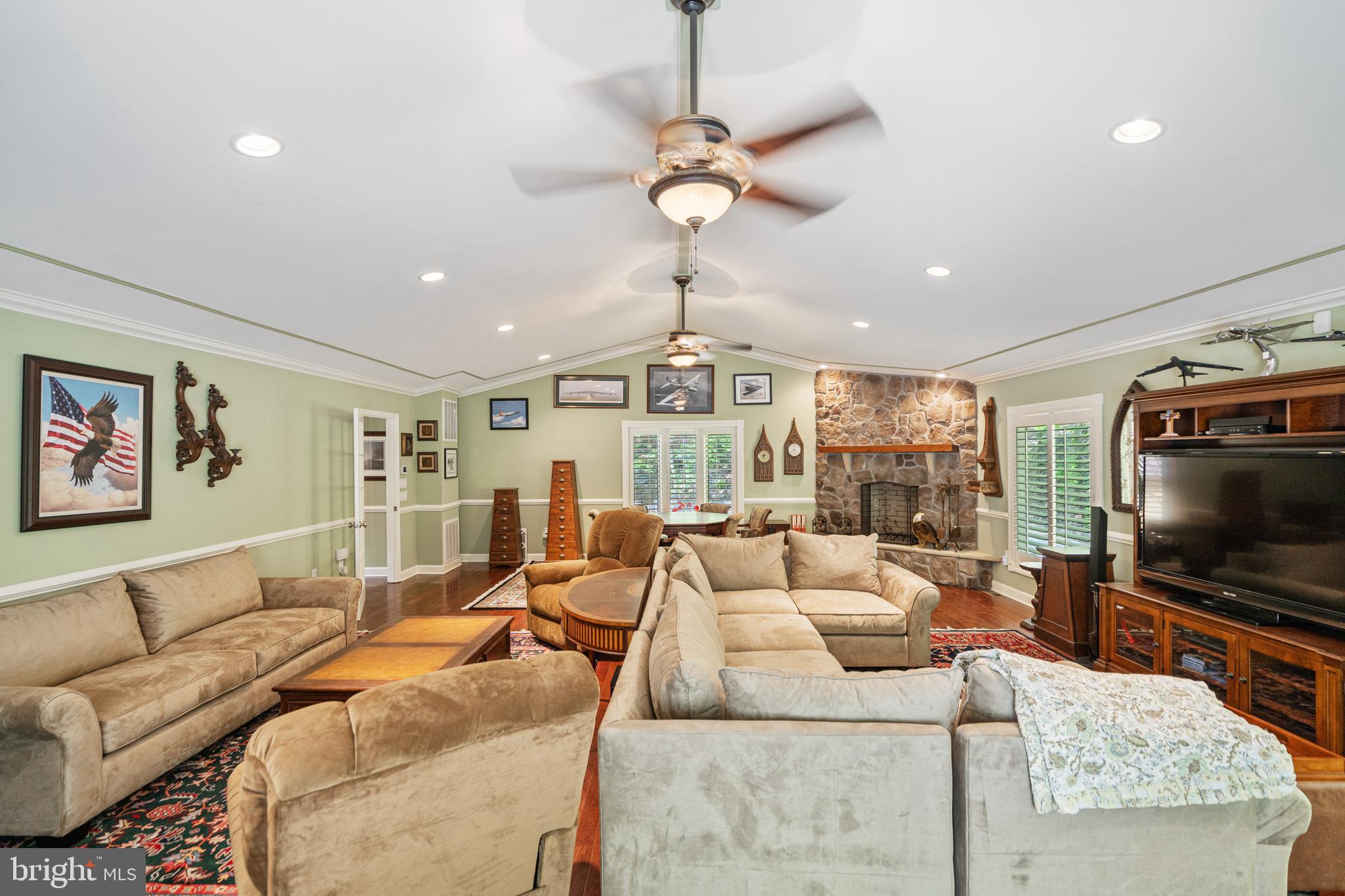 ROUSE MOUNTAIN - Residential