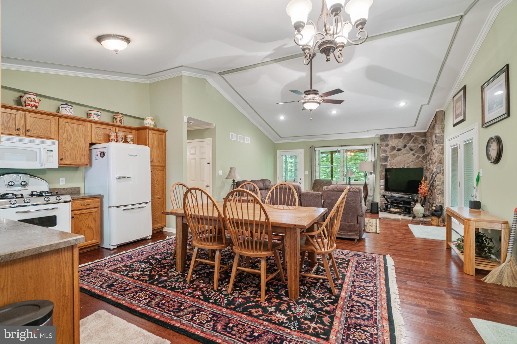 ROUSE MOUNTAIN - Residential