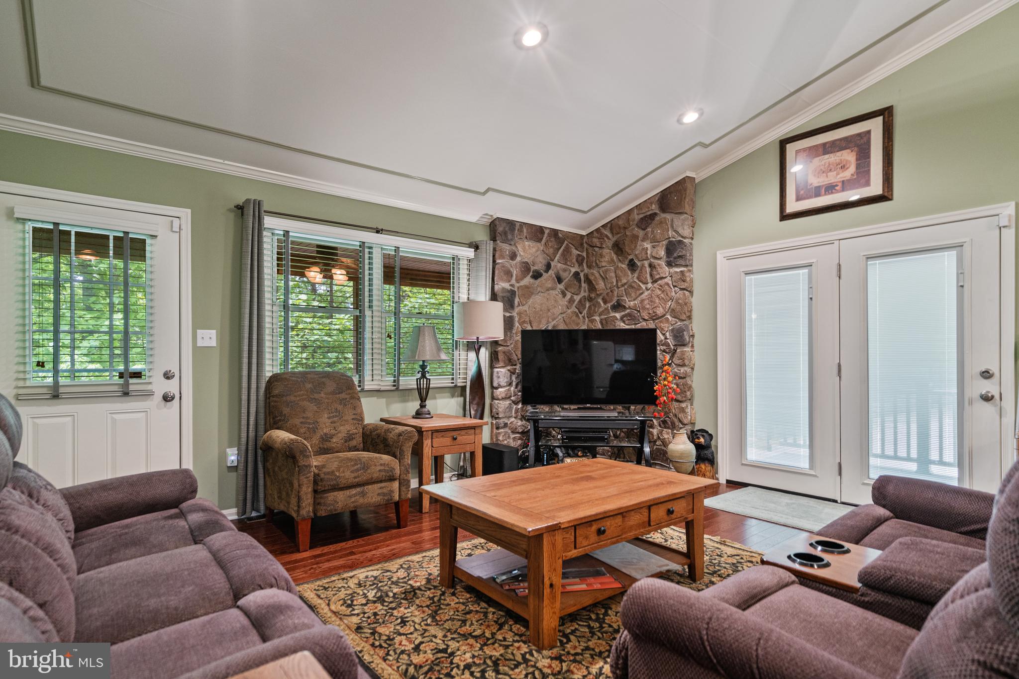 ROUSE MOUNTAIN - Residential