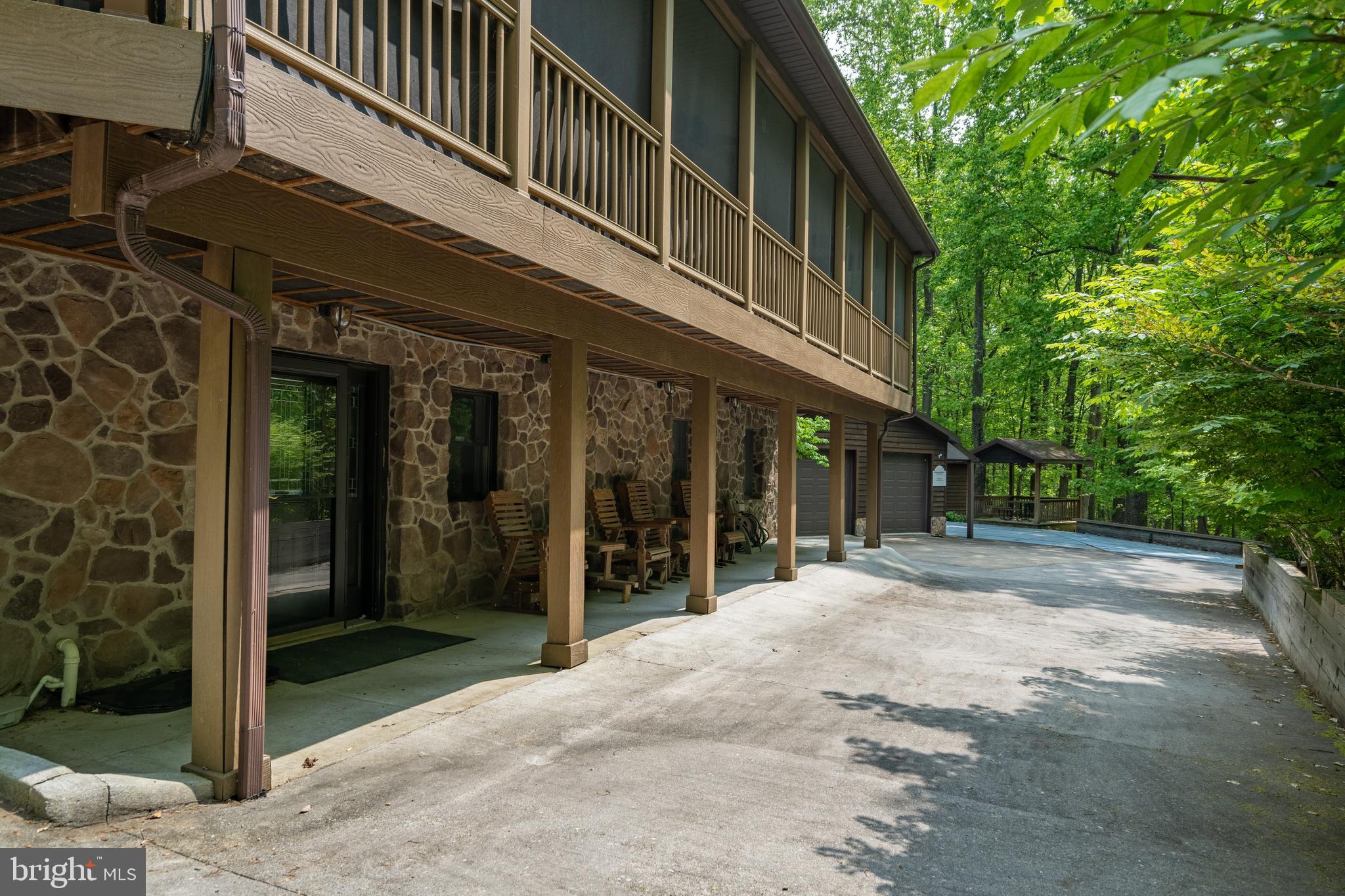 ROUSE MOUNTAIN - Residential