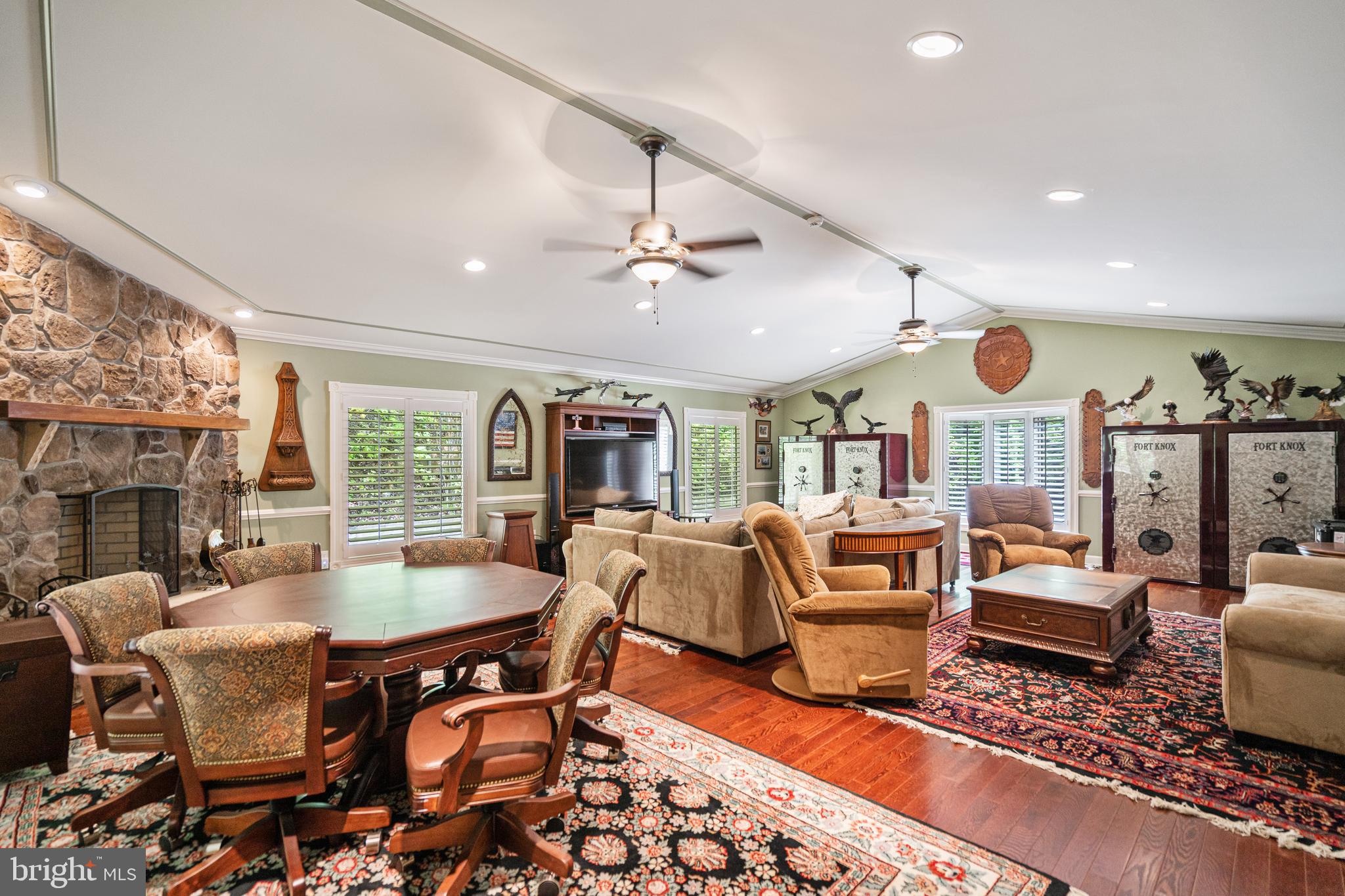 ROUSE MOUNTAIN - Residential