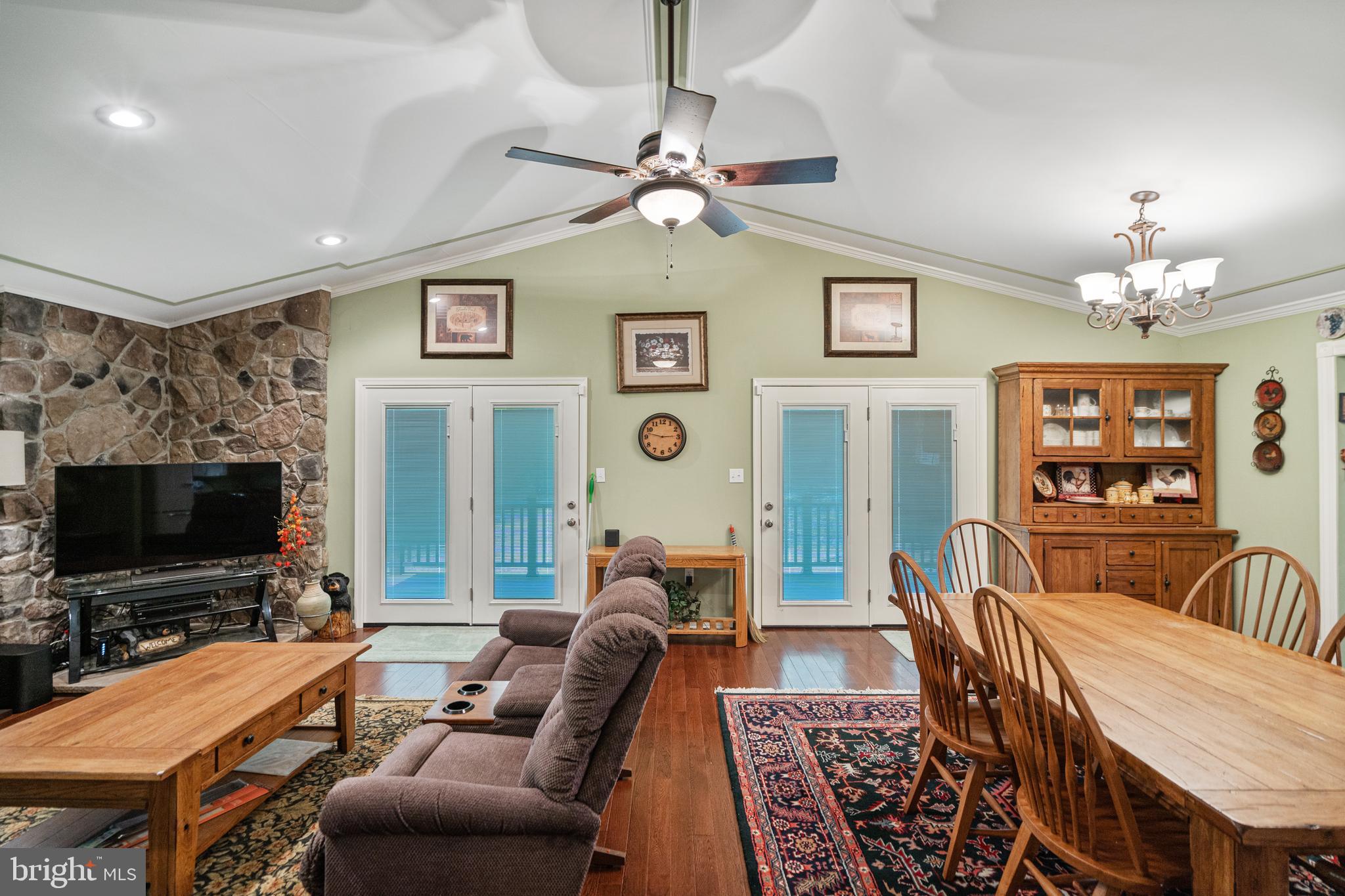 ROUSE MOUNTAIN - Residential