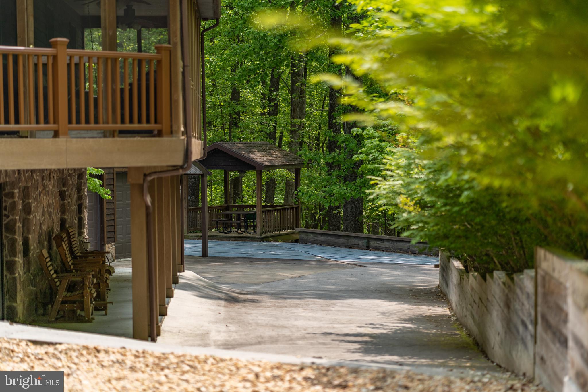 ROUSE MOUNTAIN - Residential