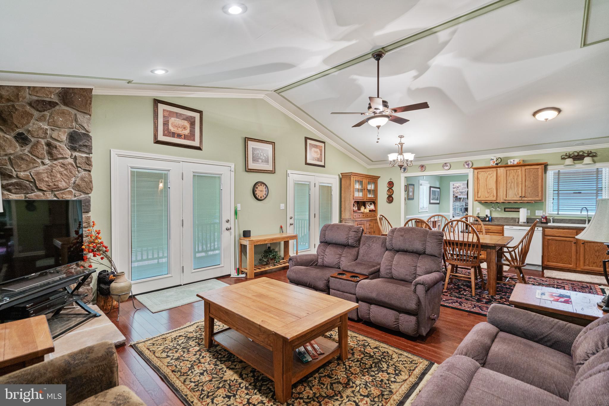 ROUSE MOUNTAIN - Residential