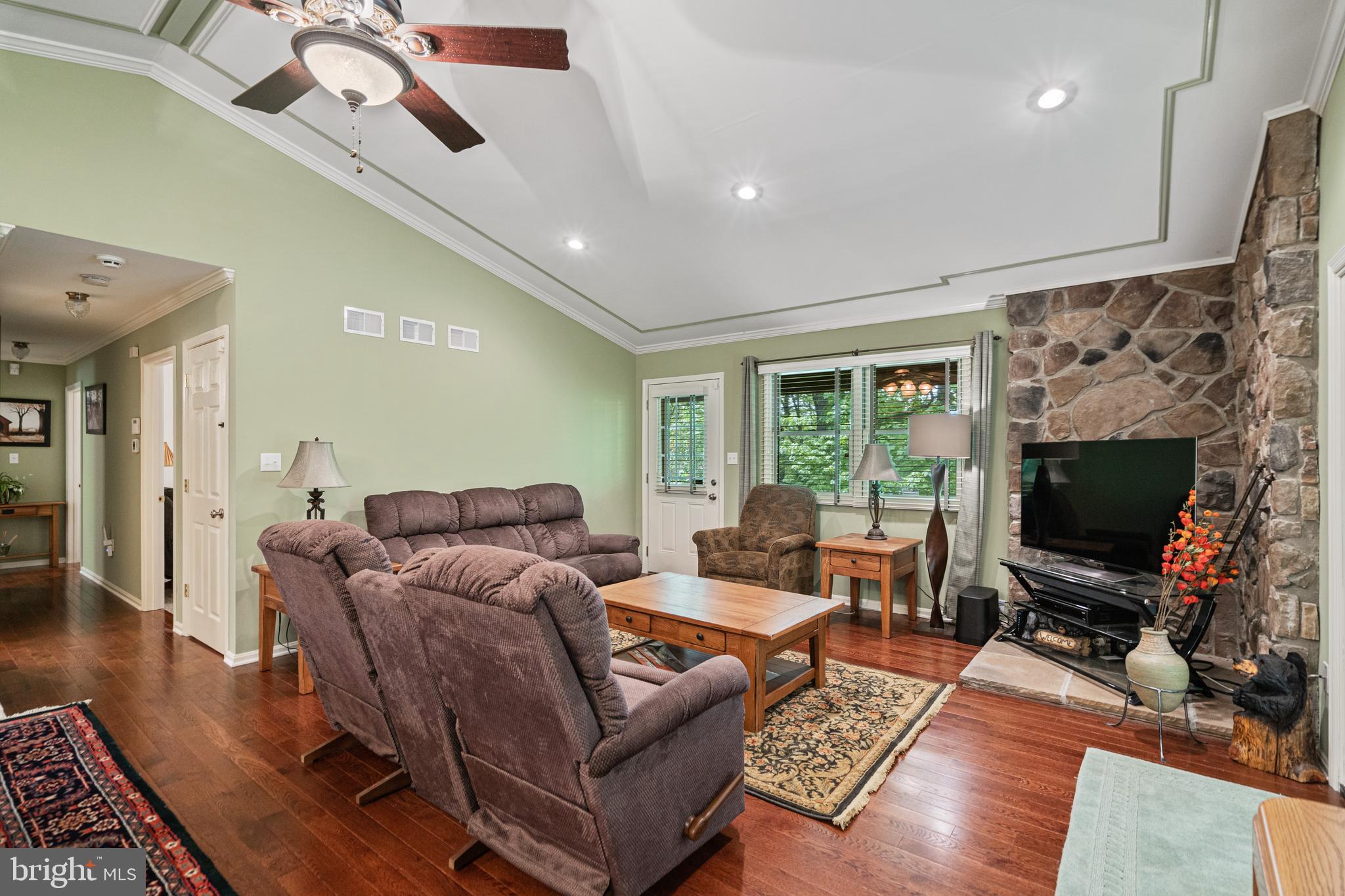 ROUSE MOUNTAIN - Residential