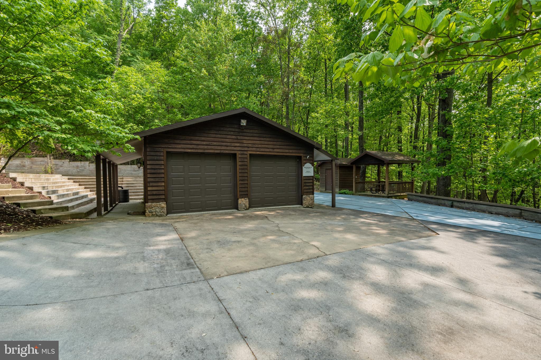 ROUSE MOUNTAIN - Residential