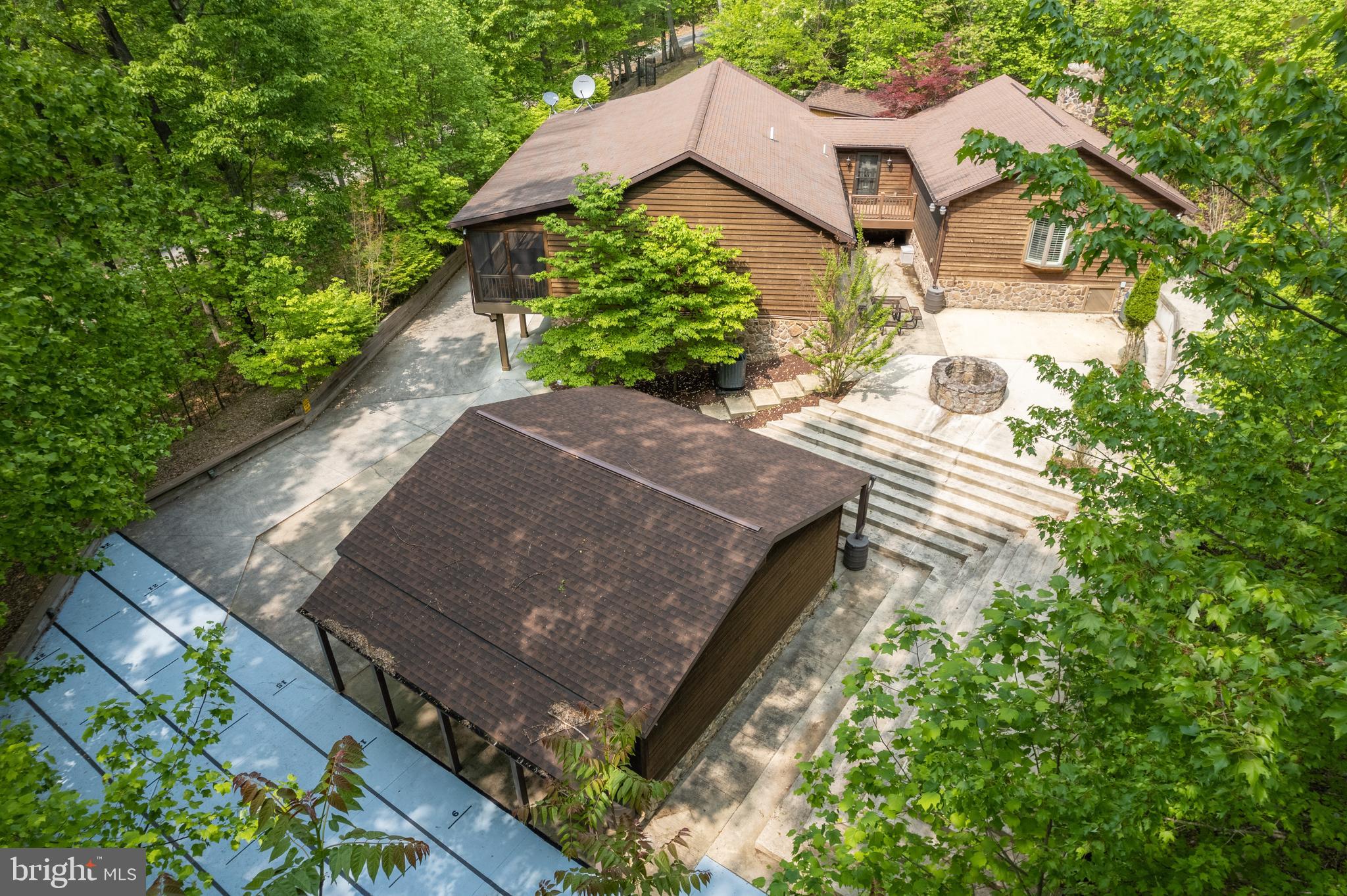 ROUSE MOUNTAIN - Residential