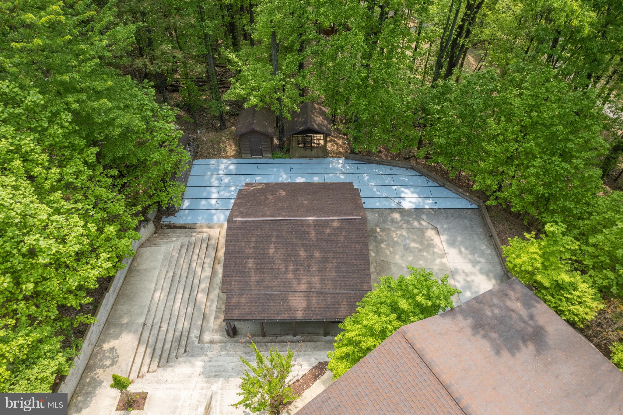 ROUSE MOUNTAIN - Residential