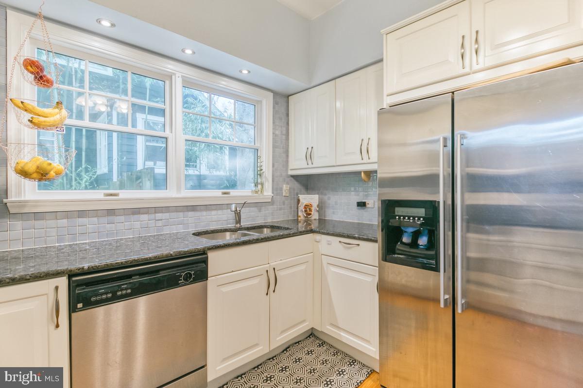 LAKE WALKER - Residential