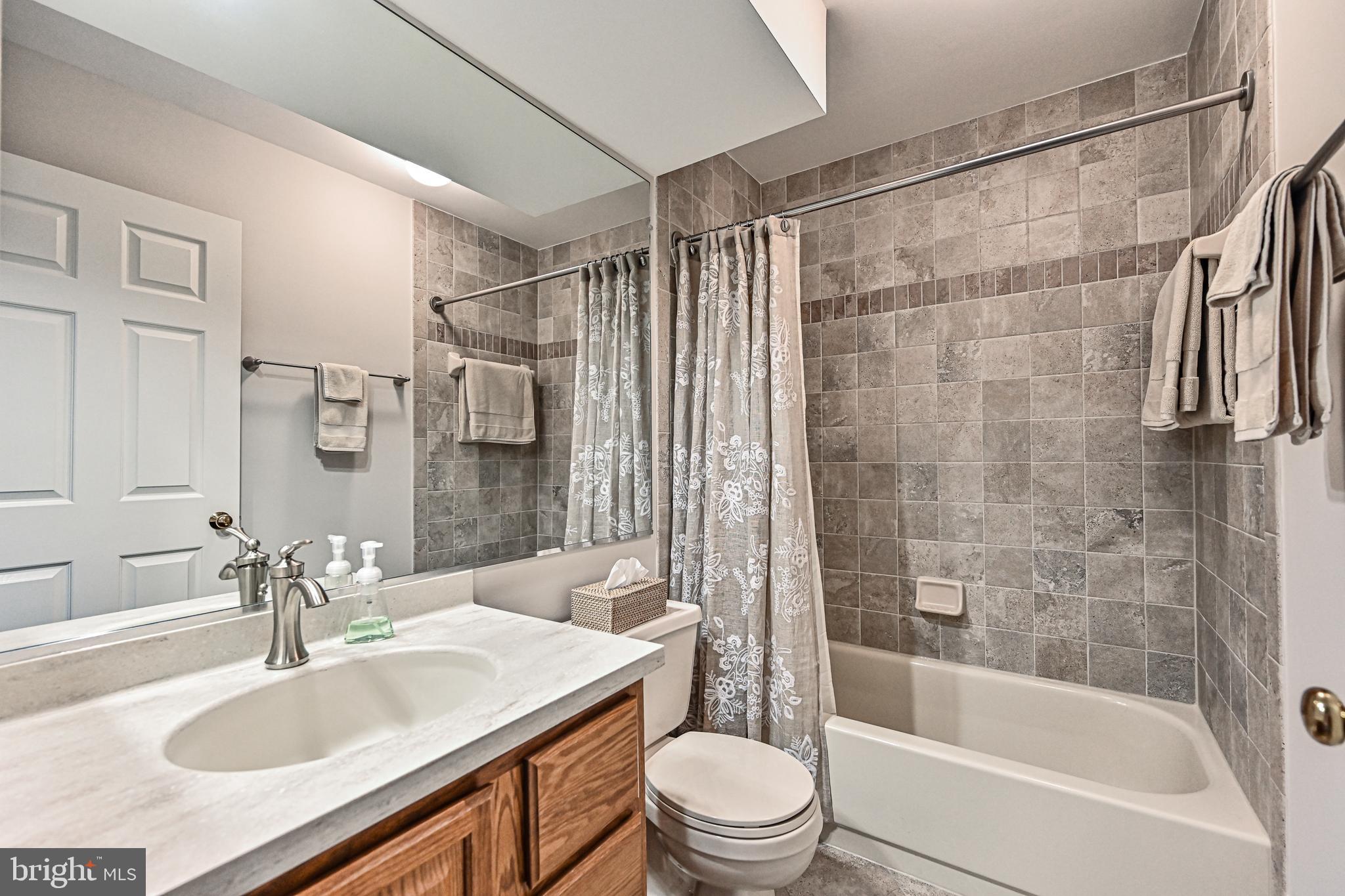 CROSSPOINTE - Residential