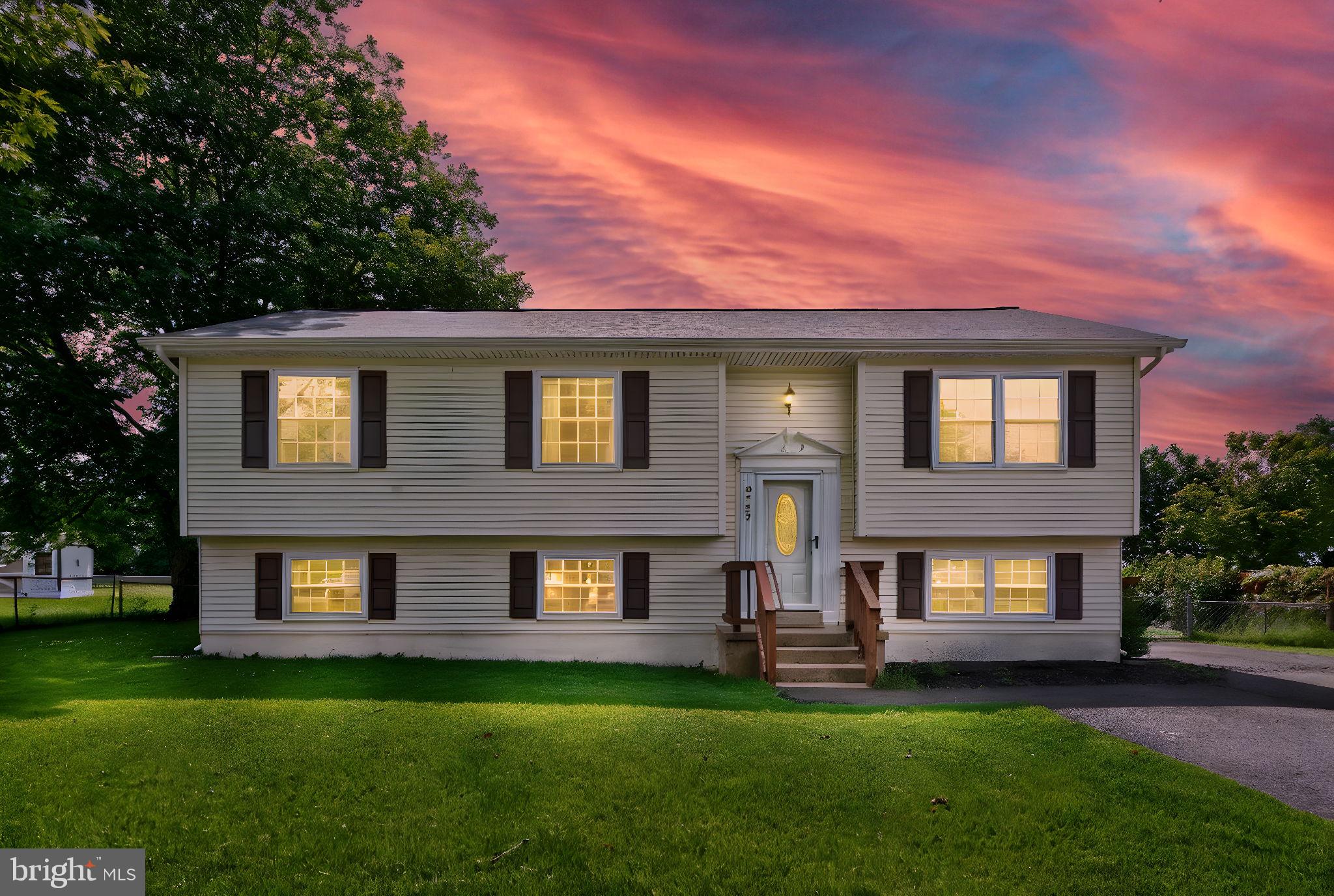 The backyard you’ve been dreaming of, and the home to match in Bealeton.
Nestled on a large, flat lot in an established Bealeton neighborhood, this 3 bed, 3 bath home is just minutes from major commuter Routes 17, 28, and US-29 for heading toward Warrenton, Culpeper, or even the VRE station in Bristow.
The main level features all 3 bedrooms, an open, sunlit layout with a spacious living and dining area, plus an updated kitchen with granite countertops, stainless steel appliances, and tall 45” cabinets and a large pantry for extra storage. Step outside to a large deck with stairs leading down to a fully fenced backyard—perfect for pets, gatherings, or unwinding after a long day.
The lower level boasts a huge rec room, plus a separate area ideal for a home office, guest suite, or workout space—whatever fits your lifestyle. Three full bathrooms (two upstairs and one downstairs) mean no one’s waiting in line, and the smart layout offers room to spread out without feeling disconnected.
Updates include a NEW ROOF (2022), new WATER HEATER (2024), Dishwasher & Dryer (2023).
Don't miss out on this gem in Bealeton and hit the reset button —without feeling remote. This is the kind of place where neighbors wave, kids ride bikes after dinner, and Friday night lights at Liberty High School still matter.
