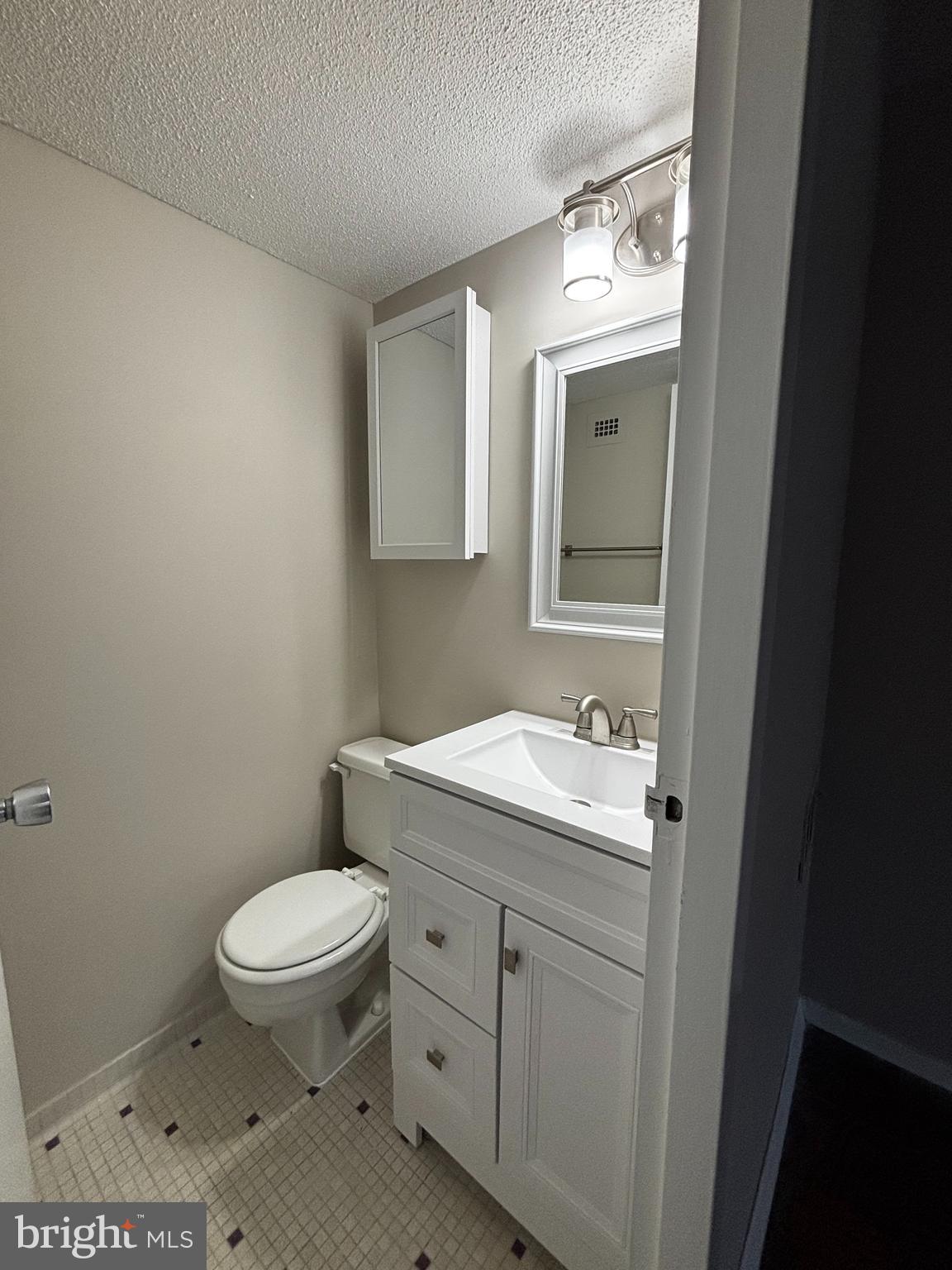 CIRCLE CONDOMINIUMS - Residential Lease